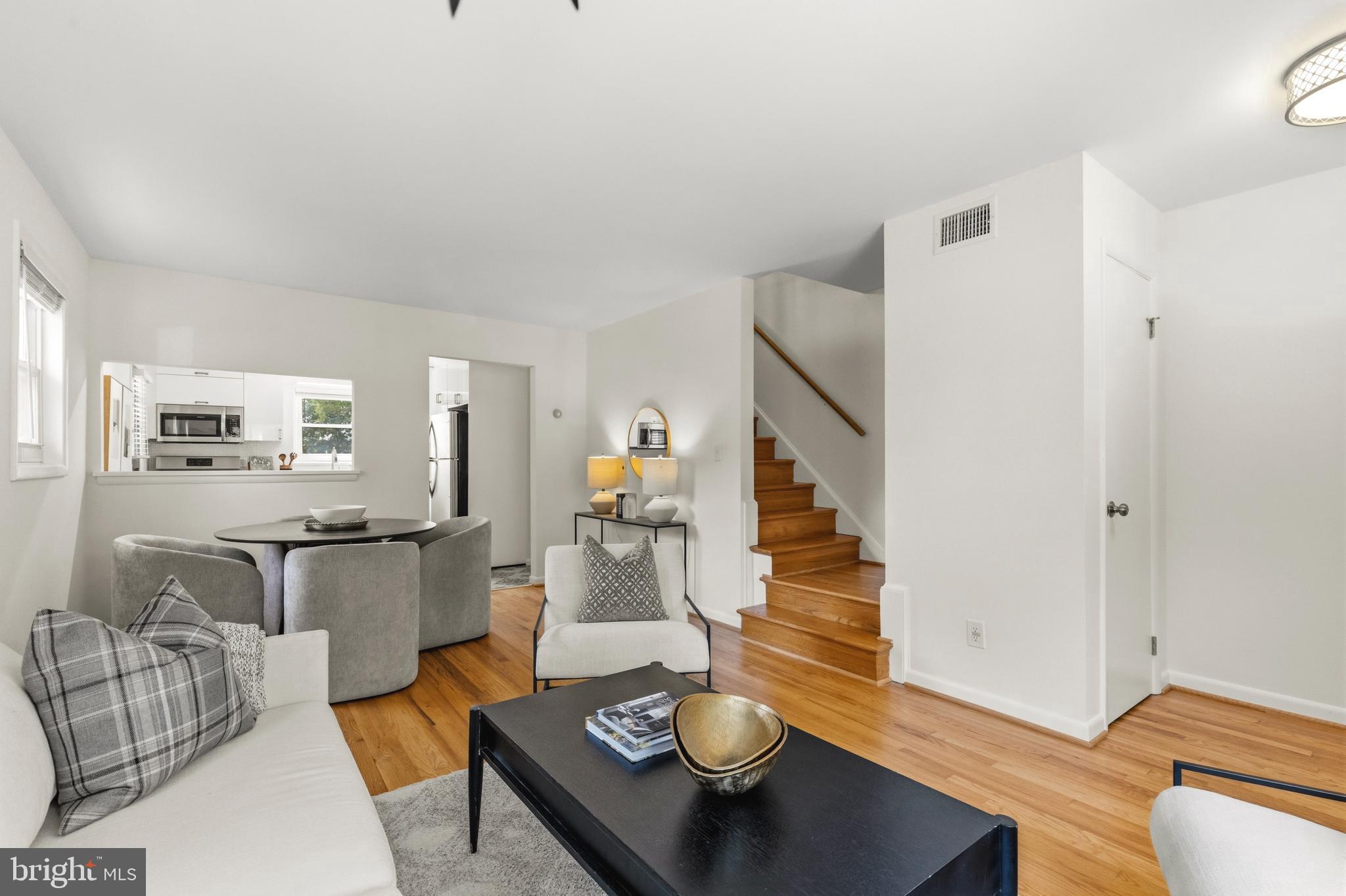 11 E MYRTLE STREET 1/2