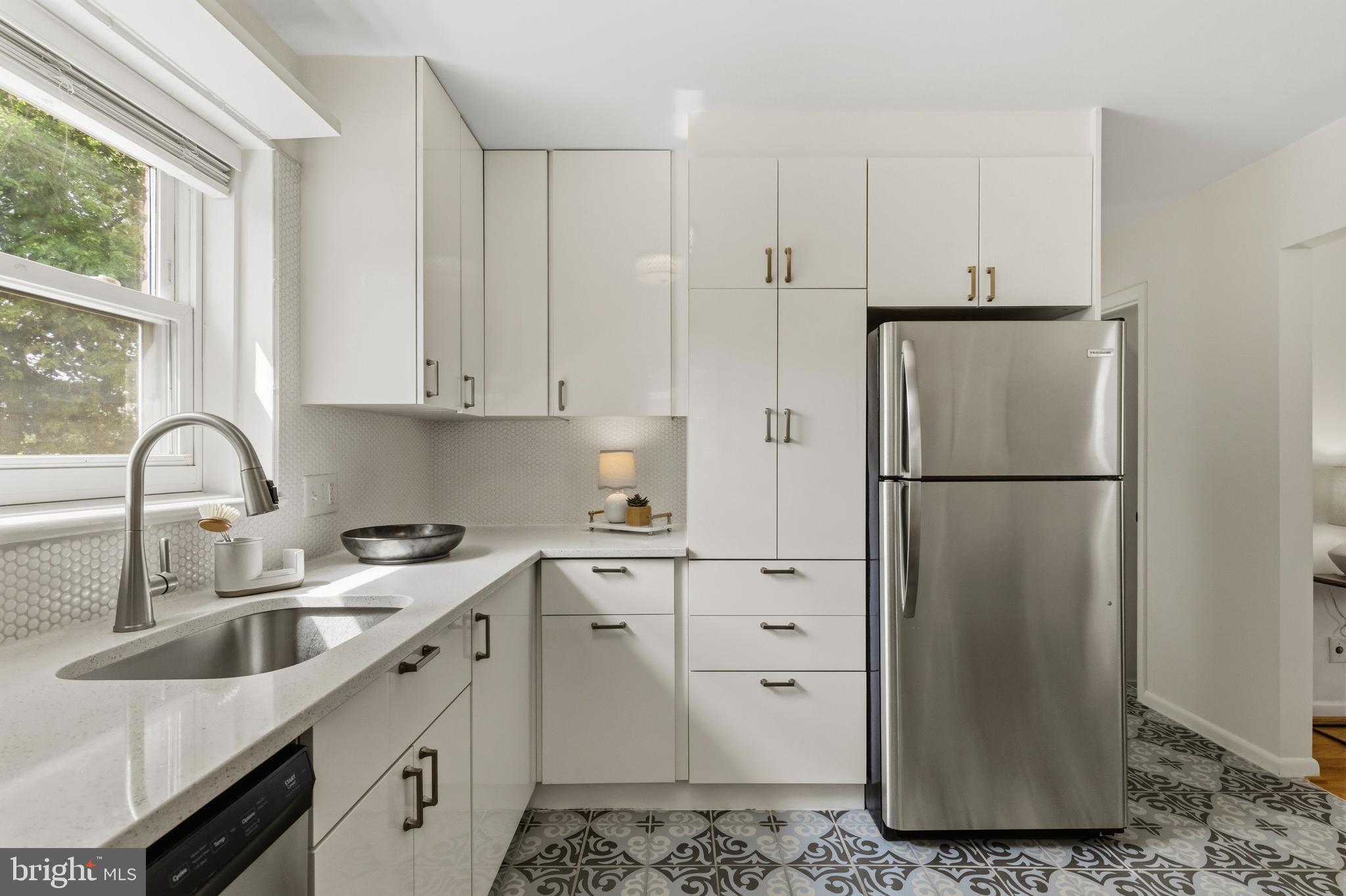 11 E MYRTLE STREET 1/2