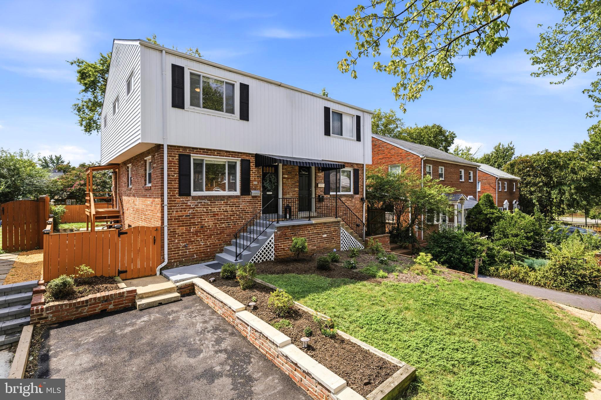 11 E MYRTLE STREET 1/2