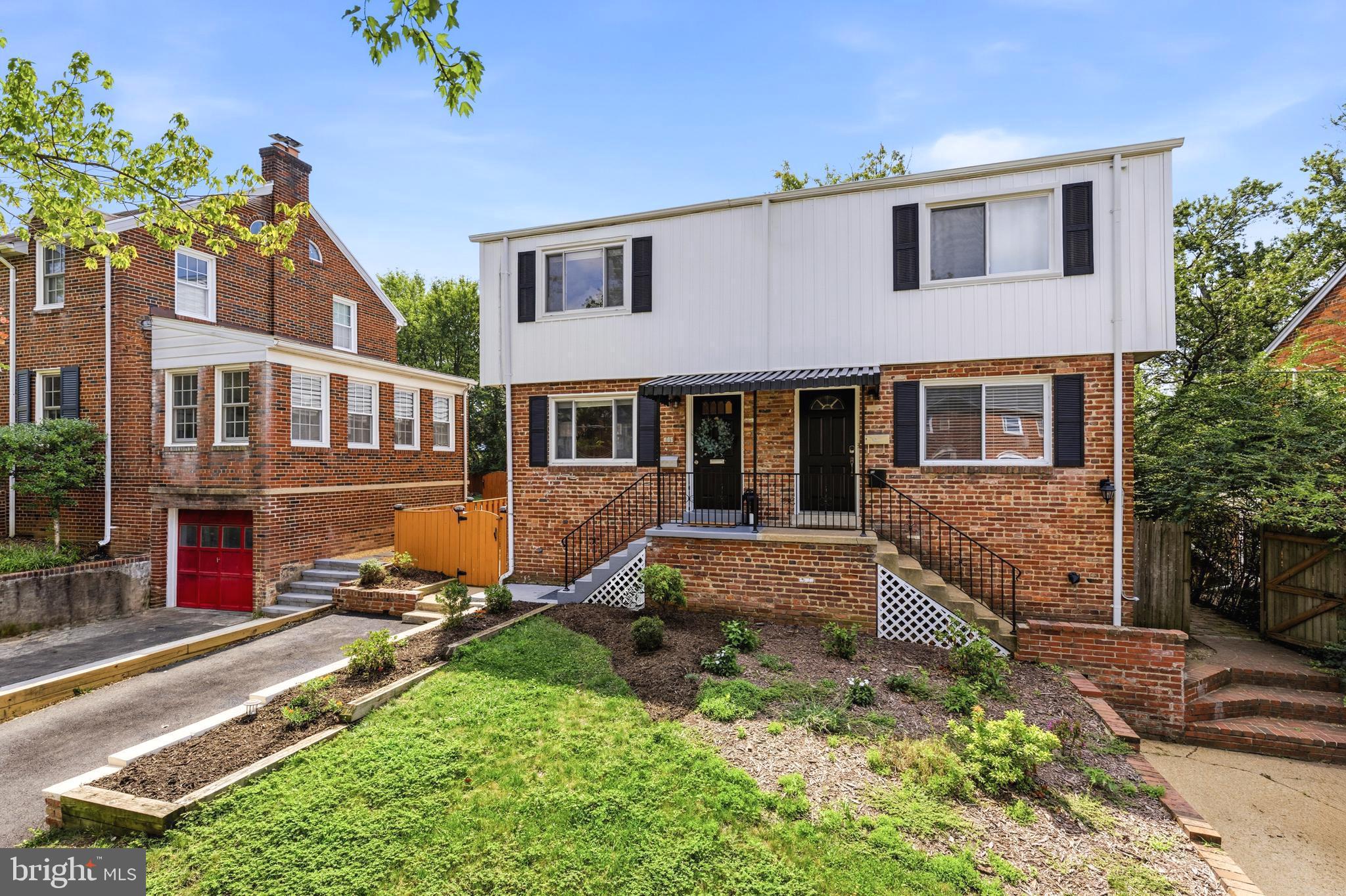 11 E MYRTLE STREET 1/2