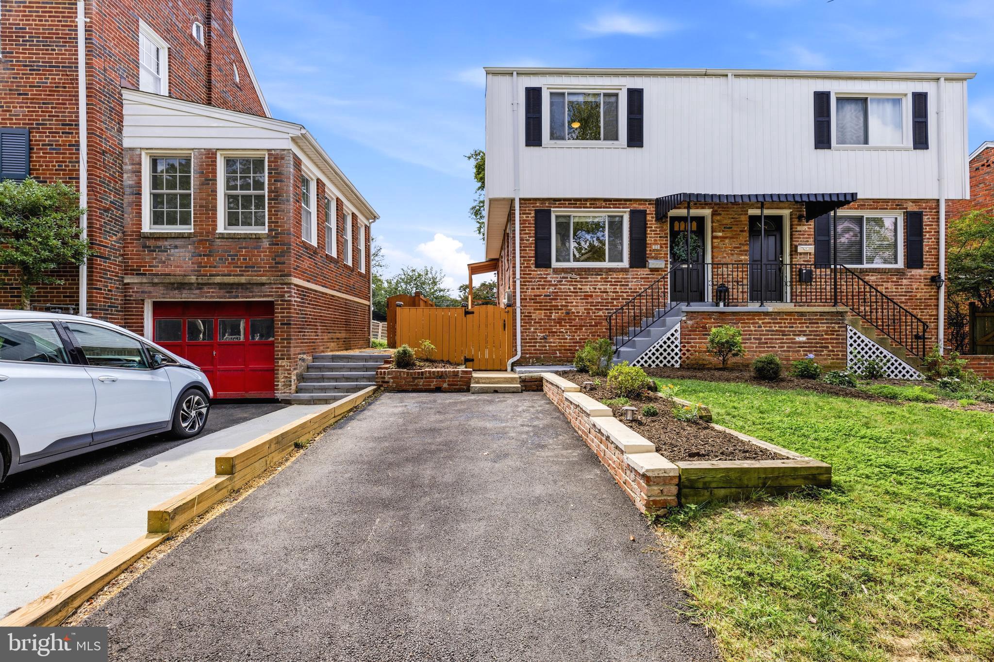 11 E MYRTLE STREET 1/2