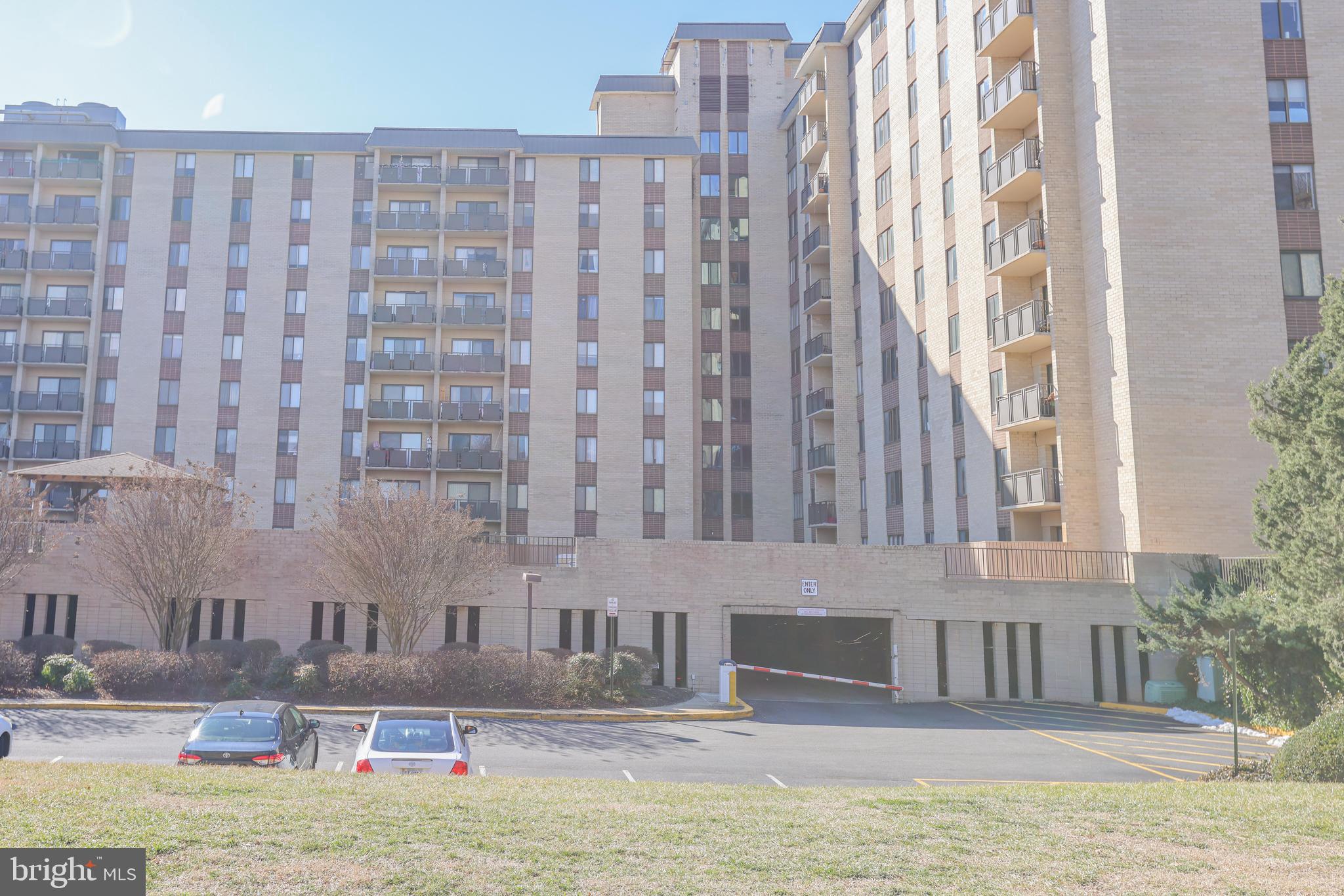 WOODLAKE TOWERS - Residential