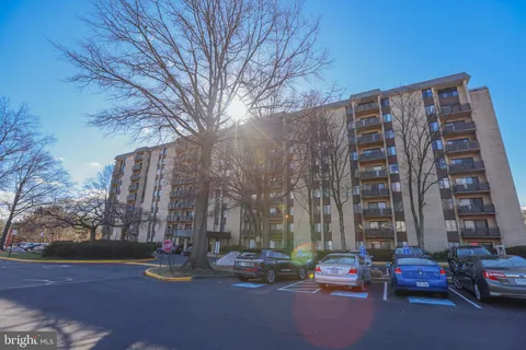 6001 Arlington Boulevard Unit 605, Falls Church, VA 22044 - #: VAFX2225350