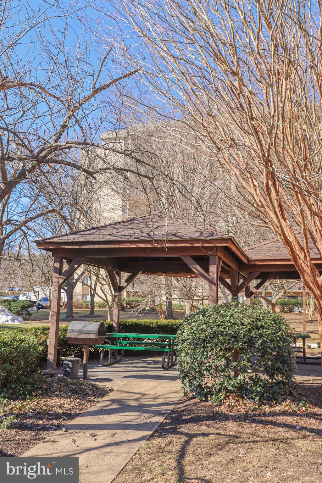 WOODLAKE TOWERS - Residential