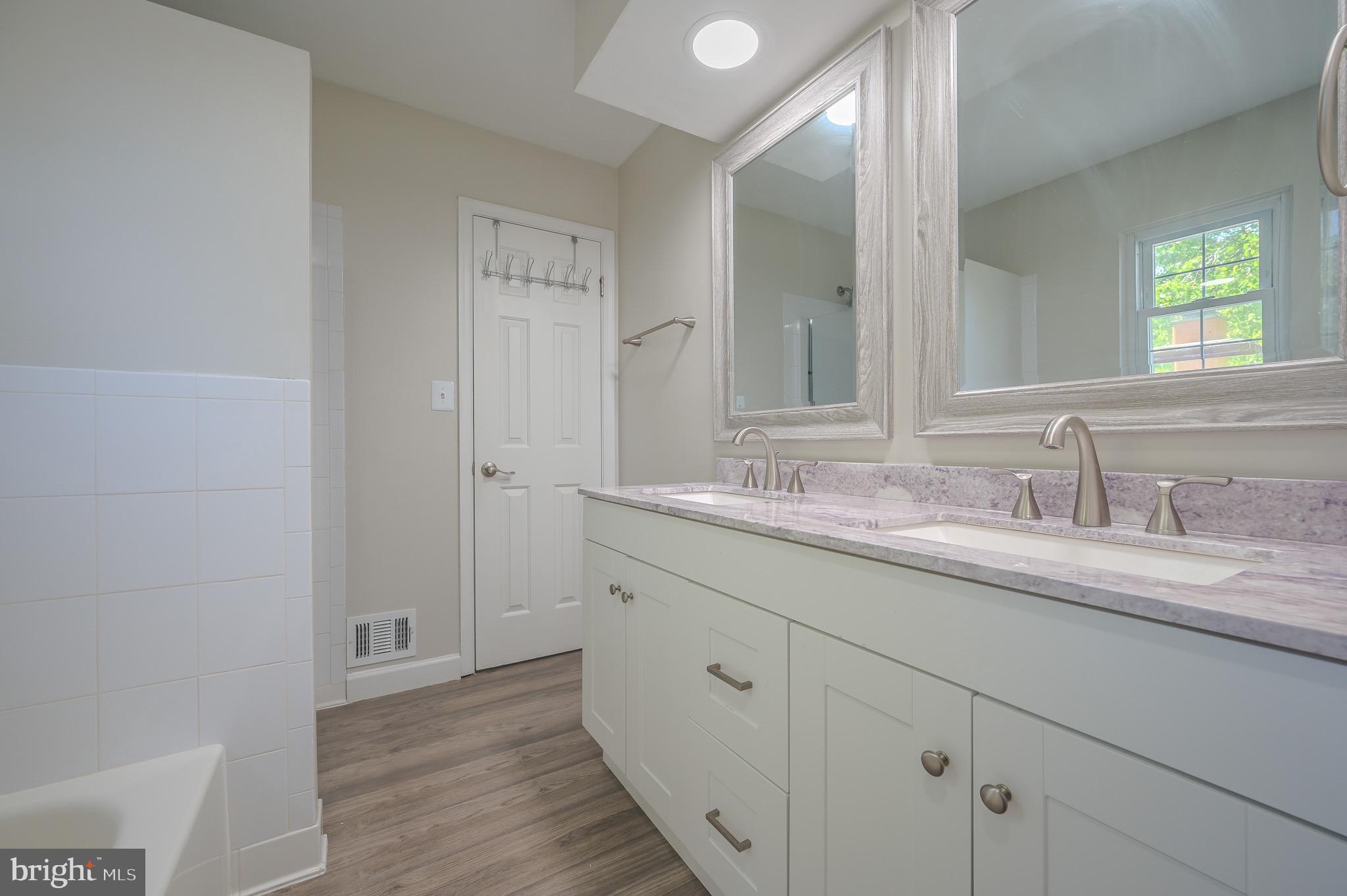 STRATFORD GLEN - Residential