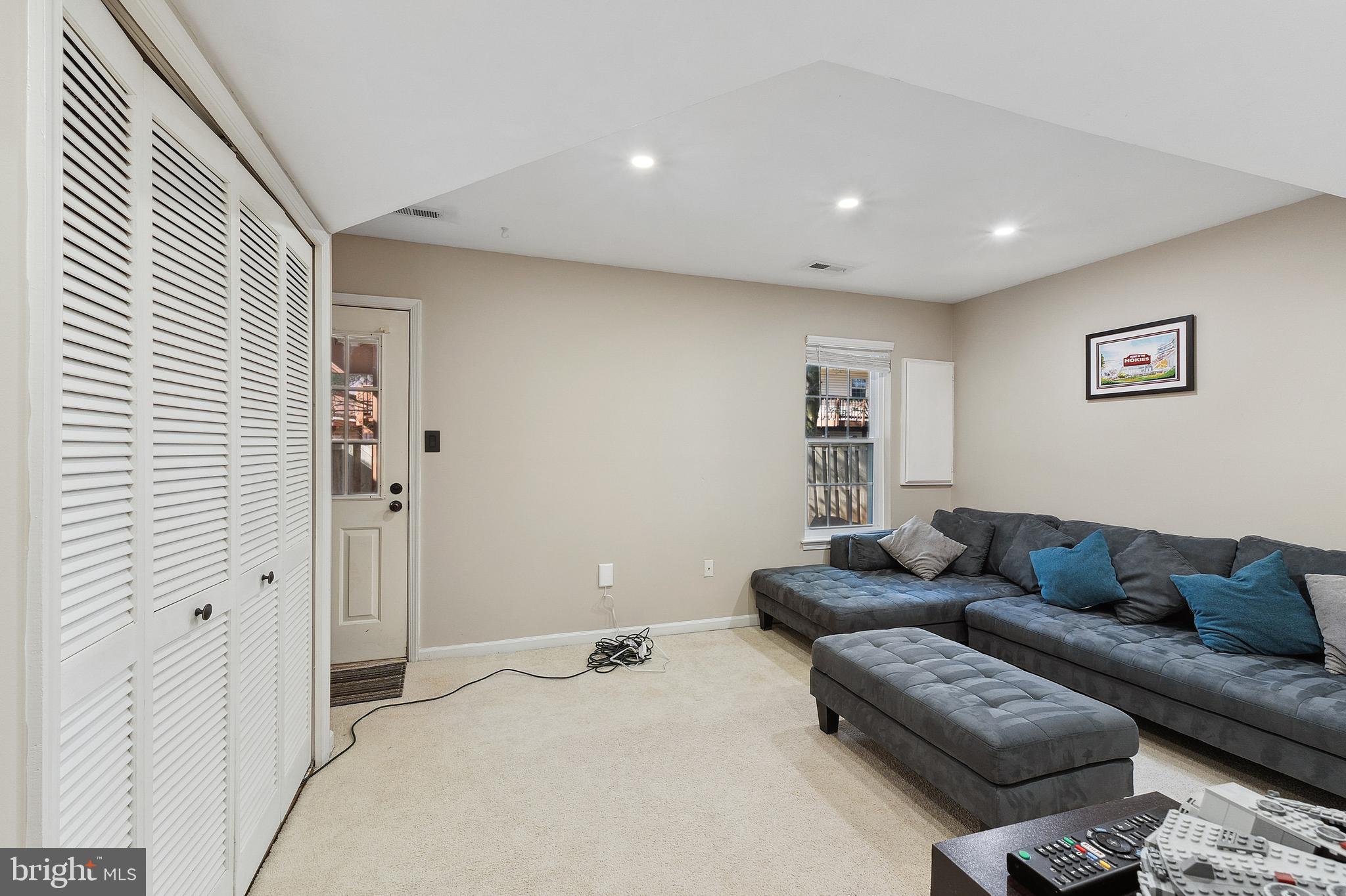 ASHBURN VILLAGE - Residential