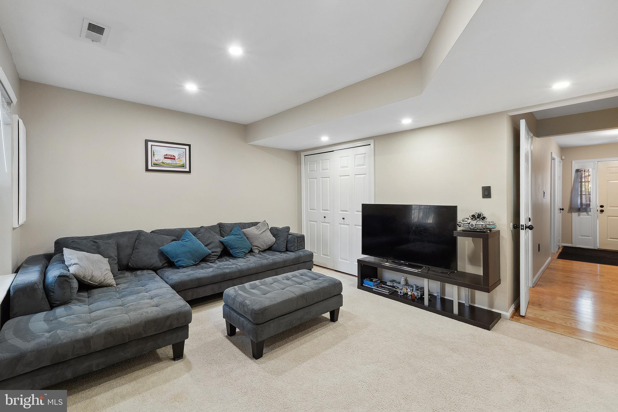 ASHBURN VILLAGE - Residential