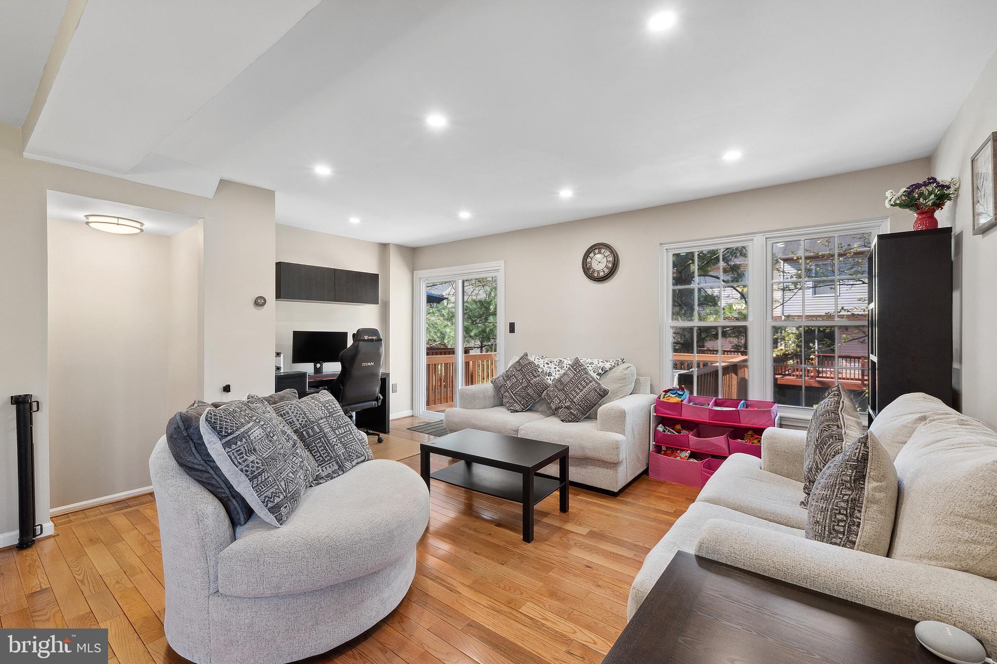 ASHBURN VILLAGE - Residential