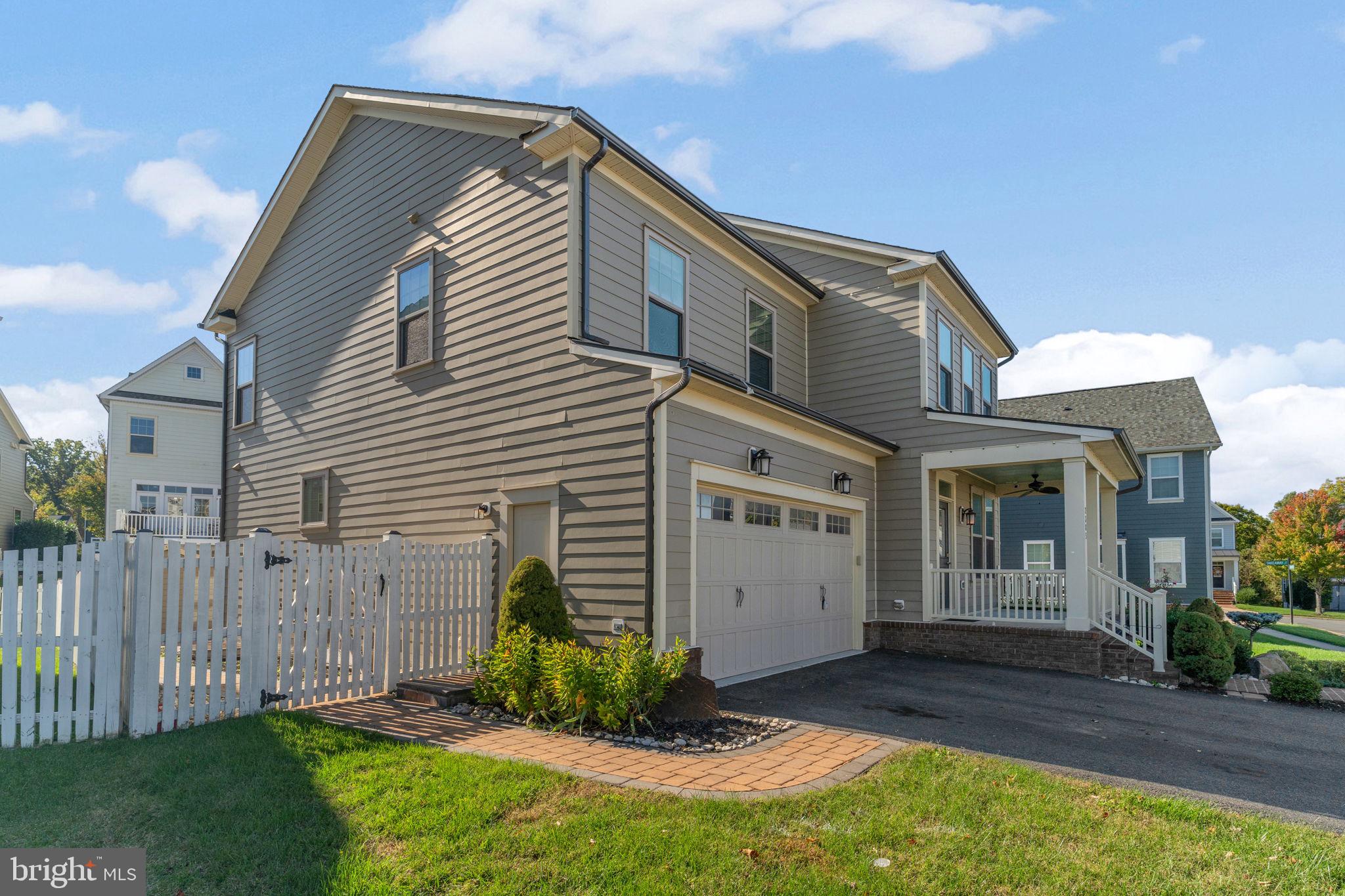 2385 HARMSWORTH DRIVE