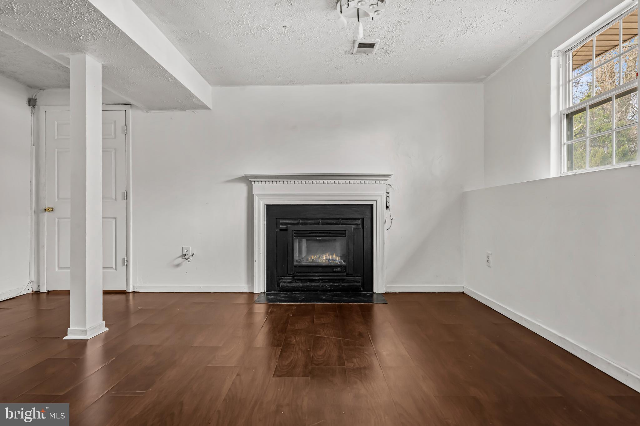 17209 CLAIRFIELD LANE