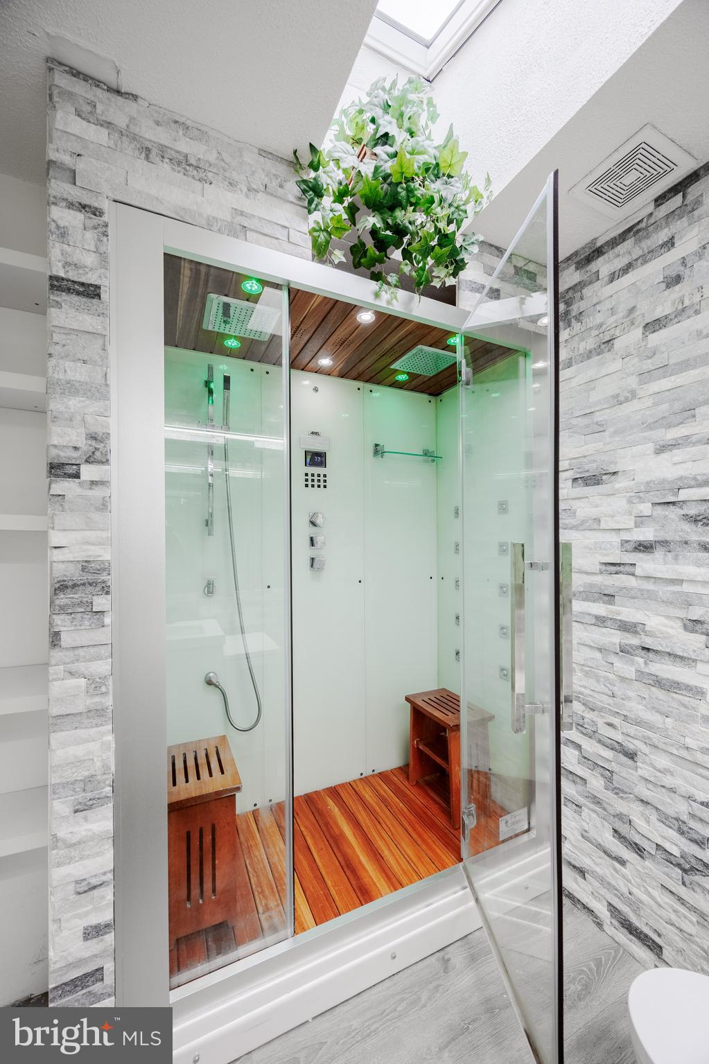 MUNROE GARDENS - Residential