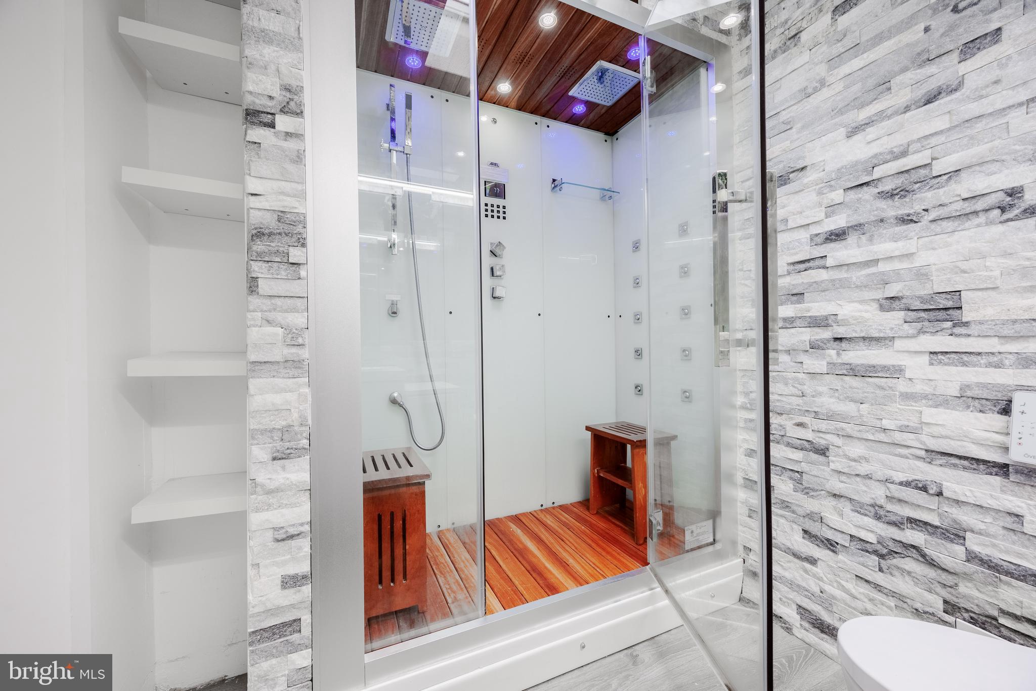 MUNROE GARDENS - Residential