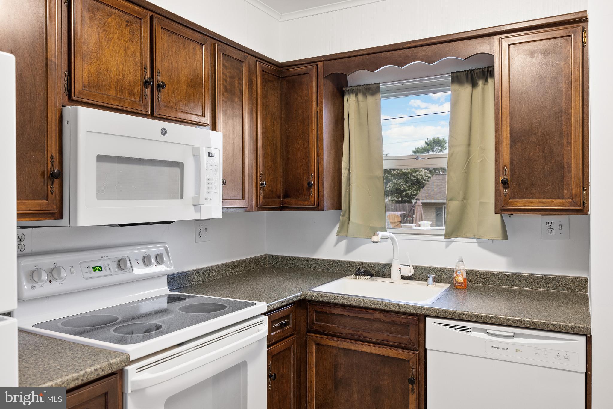 MUNROE GARDENS - Residential