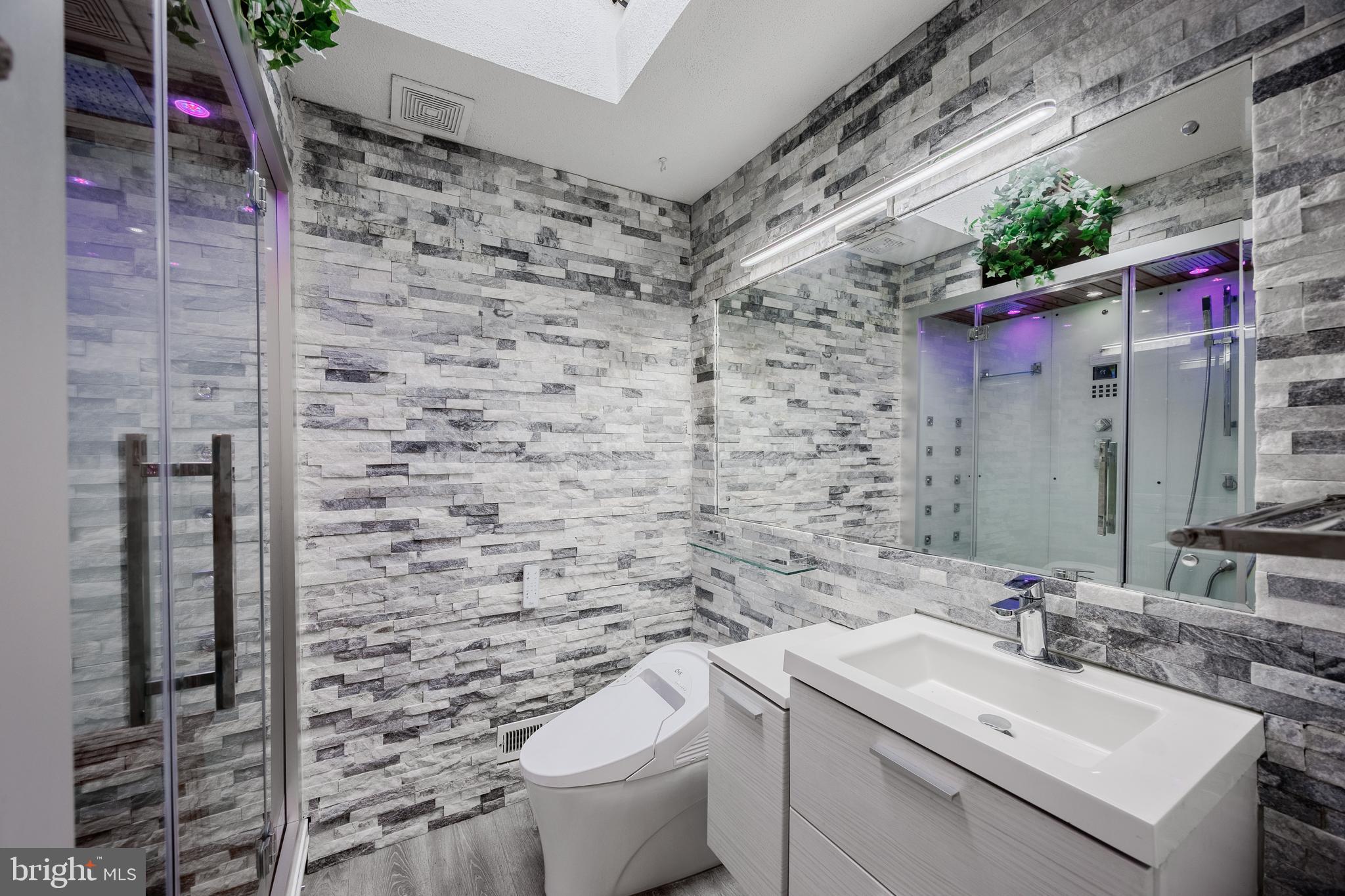 MUNROE GARDENS - Residential