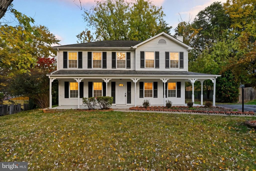 Photo of 13357 Pelican Road, WOODBRIDGE, VA 22193 (MLS # VAPW2107328)