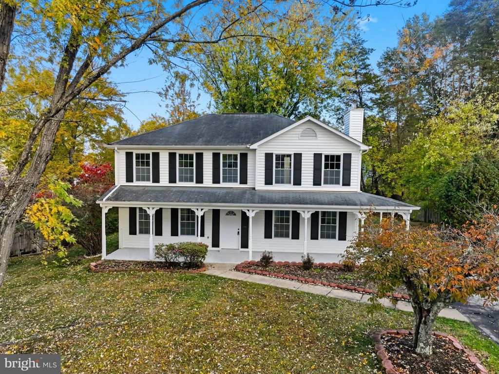 Photo of 13357 Pelican Road, WOODBRIDGE, VA 22193 (MLS # VAPW2107328)