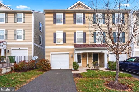 Photo of 2910 Truffle Oak Place, WOODBRIDGE, VA 22191 (MLS # VAPW2115098)