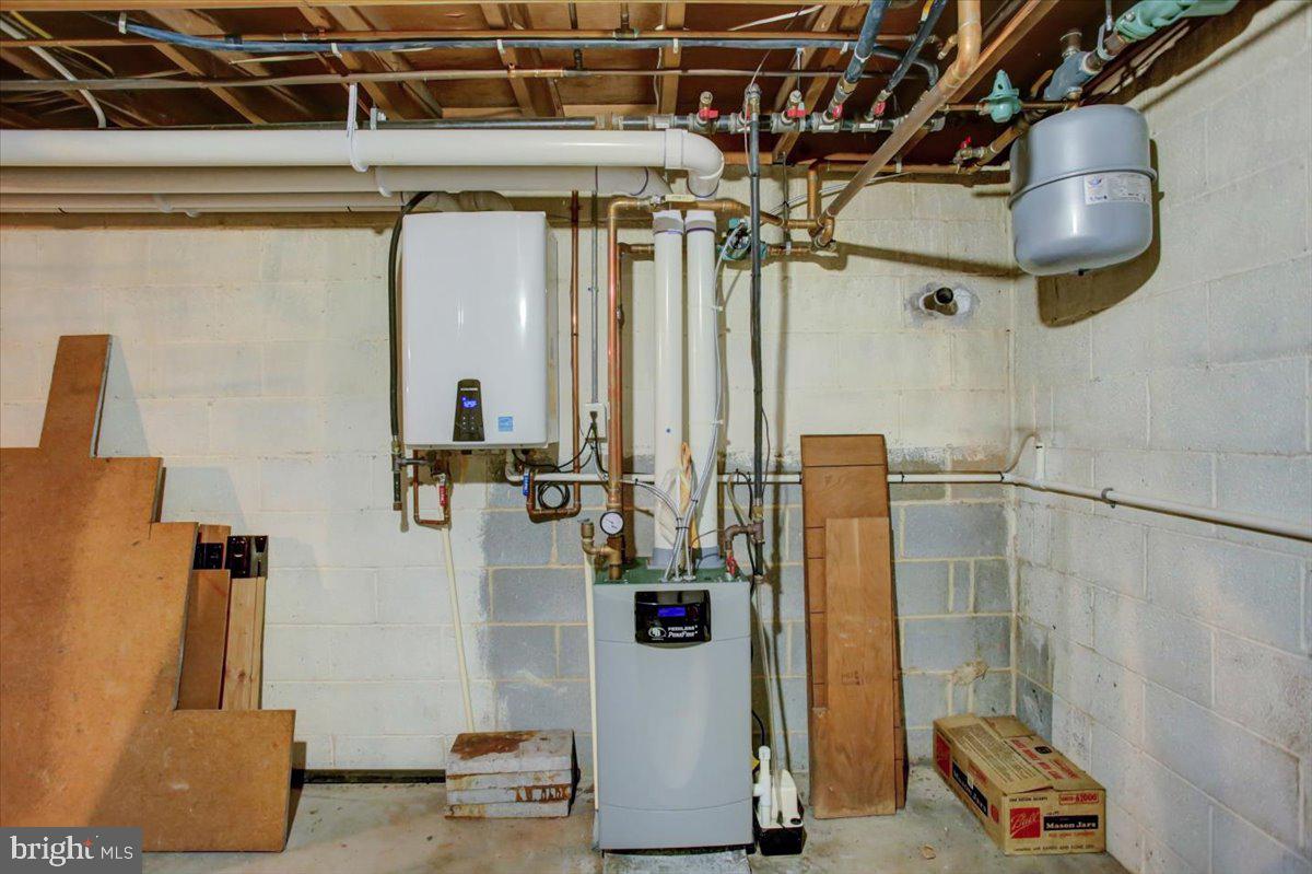 WINDING HILL HEIGHTS - Residential