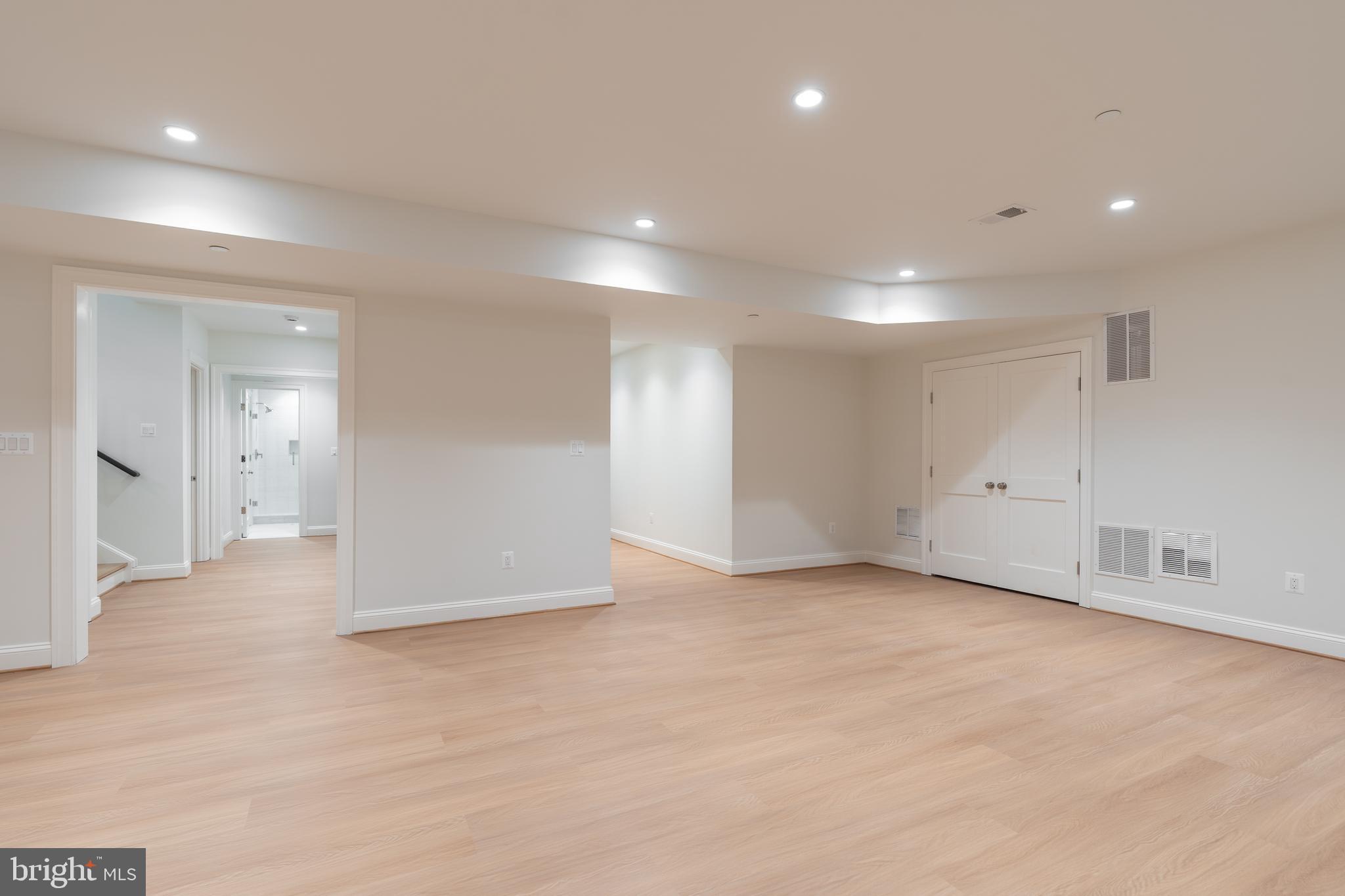 CHEVY CHASE VILLAGE - Residential