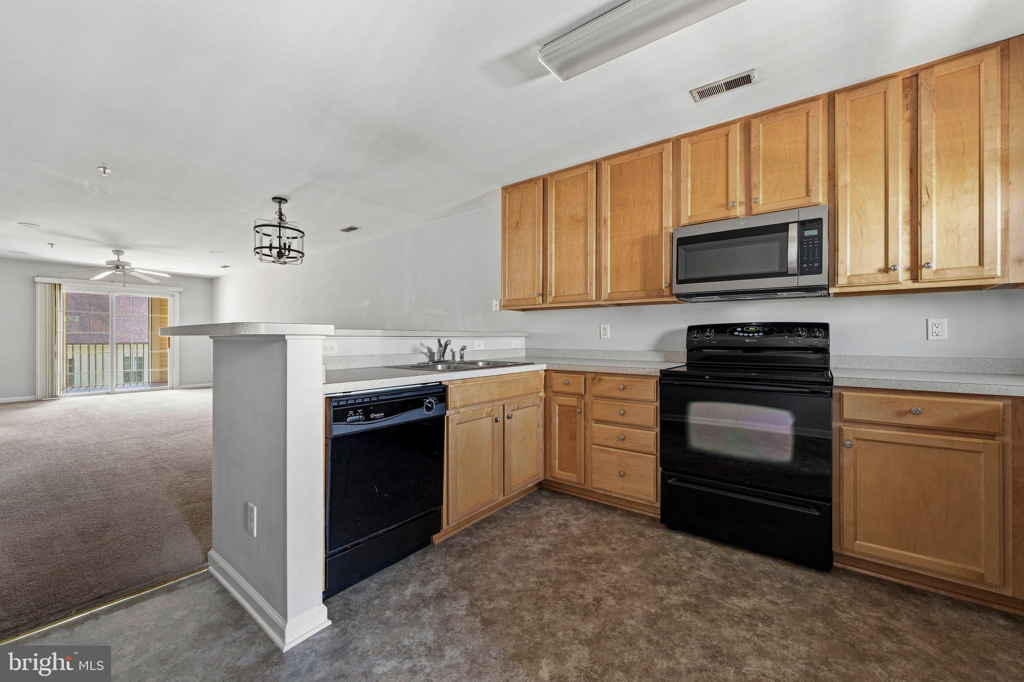 2204 CAITLINS WAY 2204
