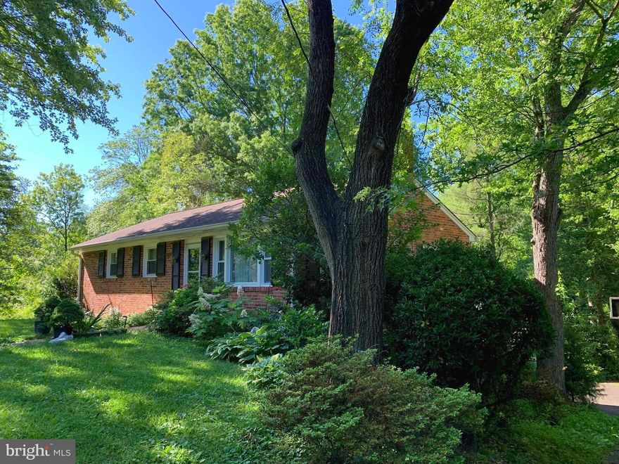 All-brick 2-level Rambler/Rancher on  a large lot in a beautiful neighborhood near Lake Barcroft.
4 Bedrooms, 2 full Baths,  hardwood floors, fireplace, walkout basement with 2 sliding doors opening onto a level lot backing to a creek.  Home currently has a tenant, showings by appointment only.  No showings before 5PM Monday-Friday, Tenant working at home.