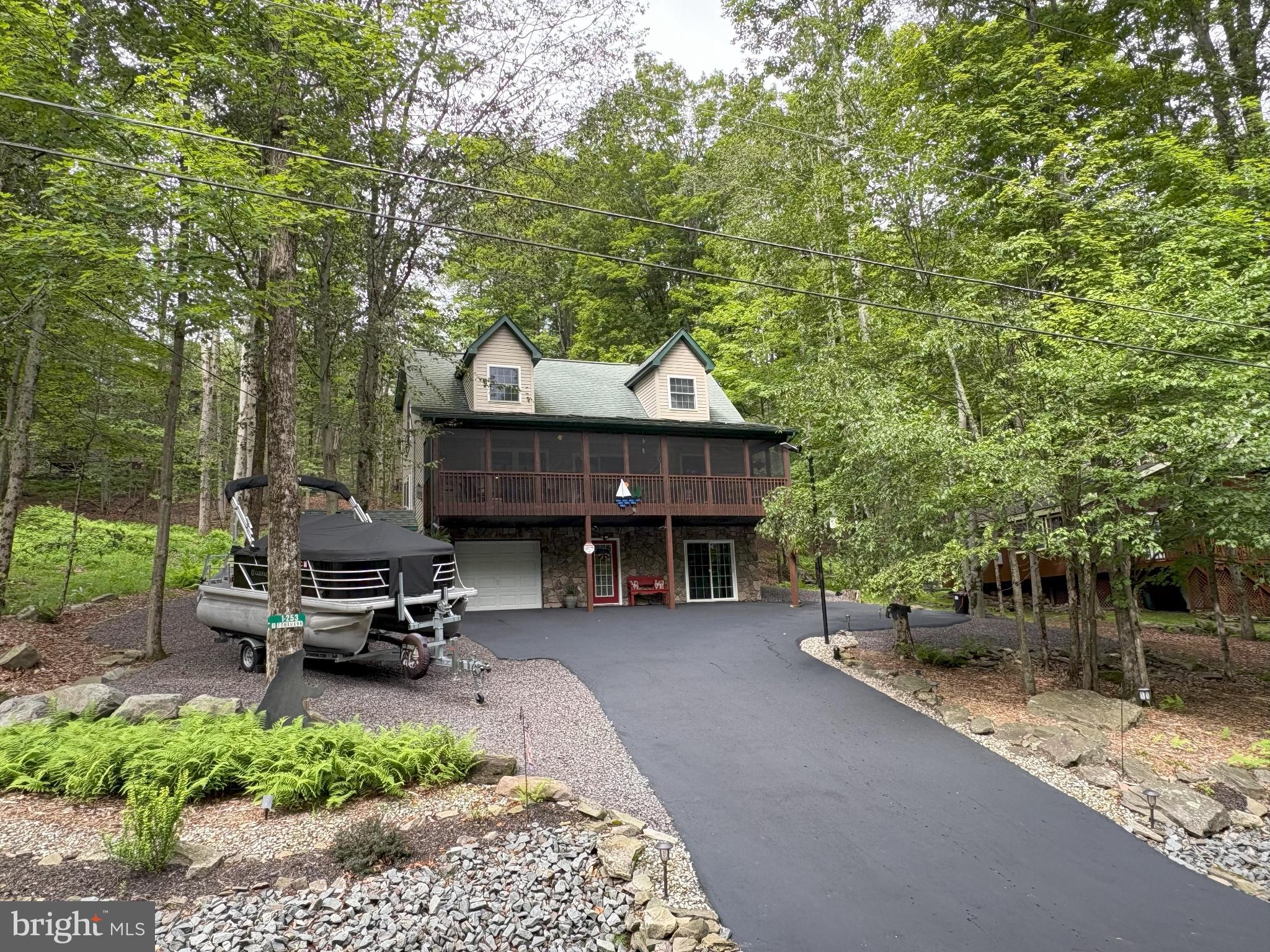 1013 TOMAHAWK ROAD