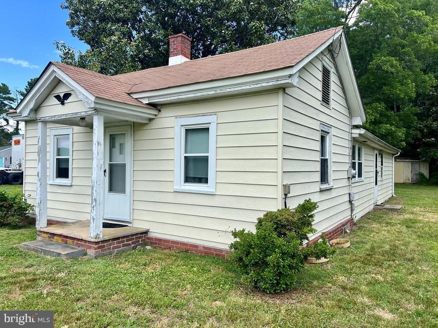 Just a little TLC will bring this great Home back to life! A "handy-man" special home with loads of potential in the quaint town of Callao, VA! A Very livable 3 bedroom, 1 bath home with many projects already done and just a few more to complete. Within a very short drive is the a Public Boat Launch and several marinas which offer Deep Water Boat Slips!! Also nearby are Numerous restaurants, vineyards and shops and towns to explore. Make this home your own at a VERY affordable Value !