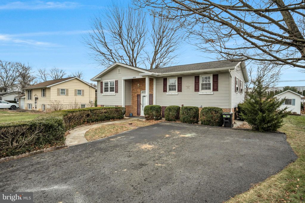 Photo of 1510 Hemlock Ave, CARLISLE, PA 17013 (MLS # PACB2049776)