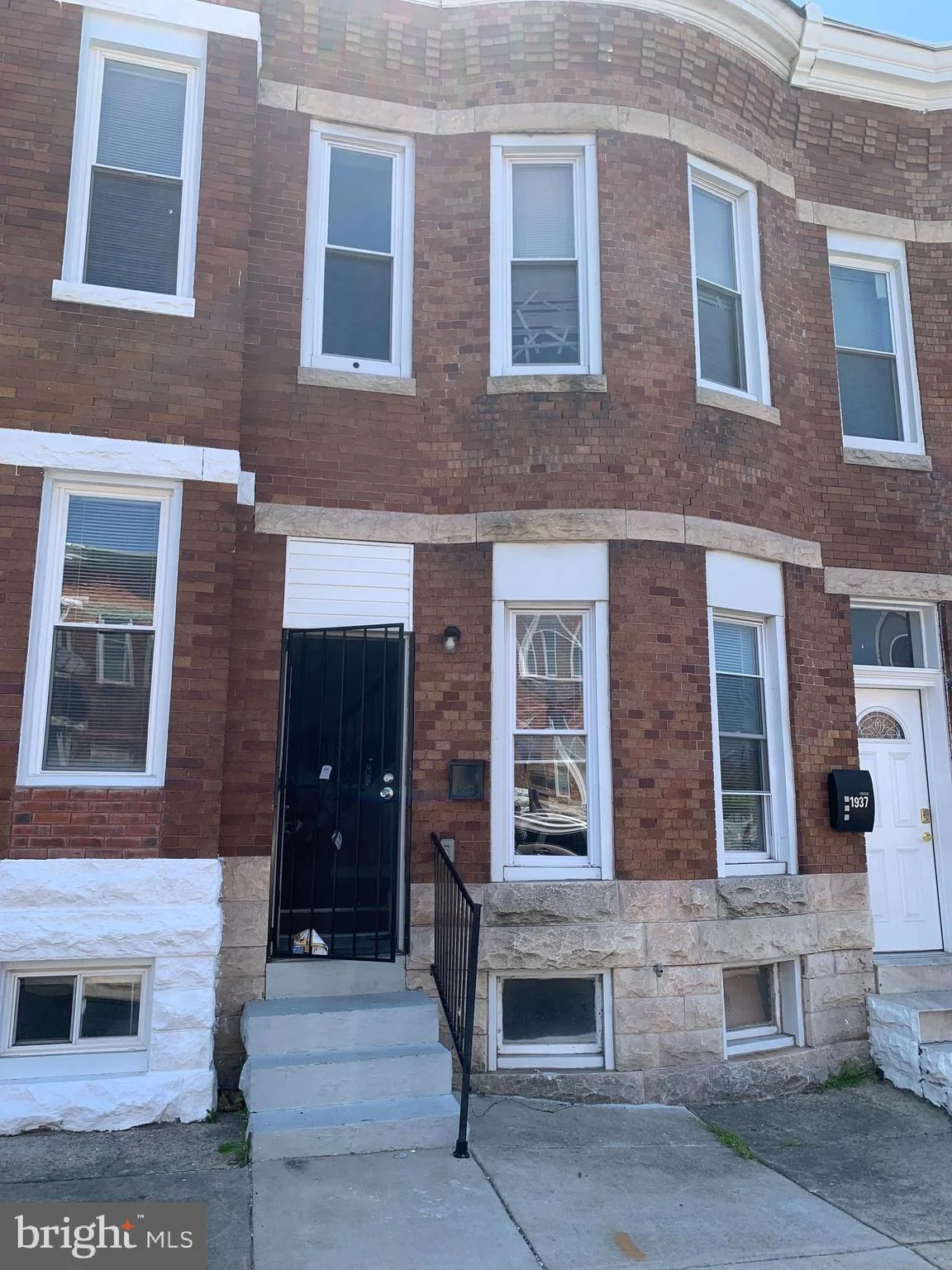 1935 W Mosher Street