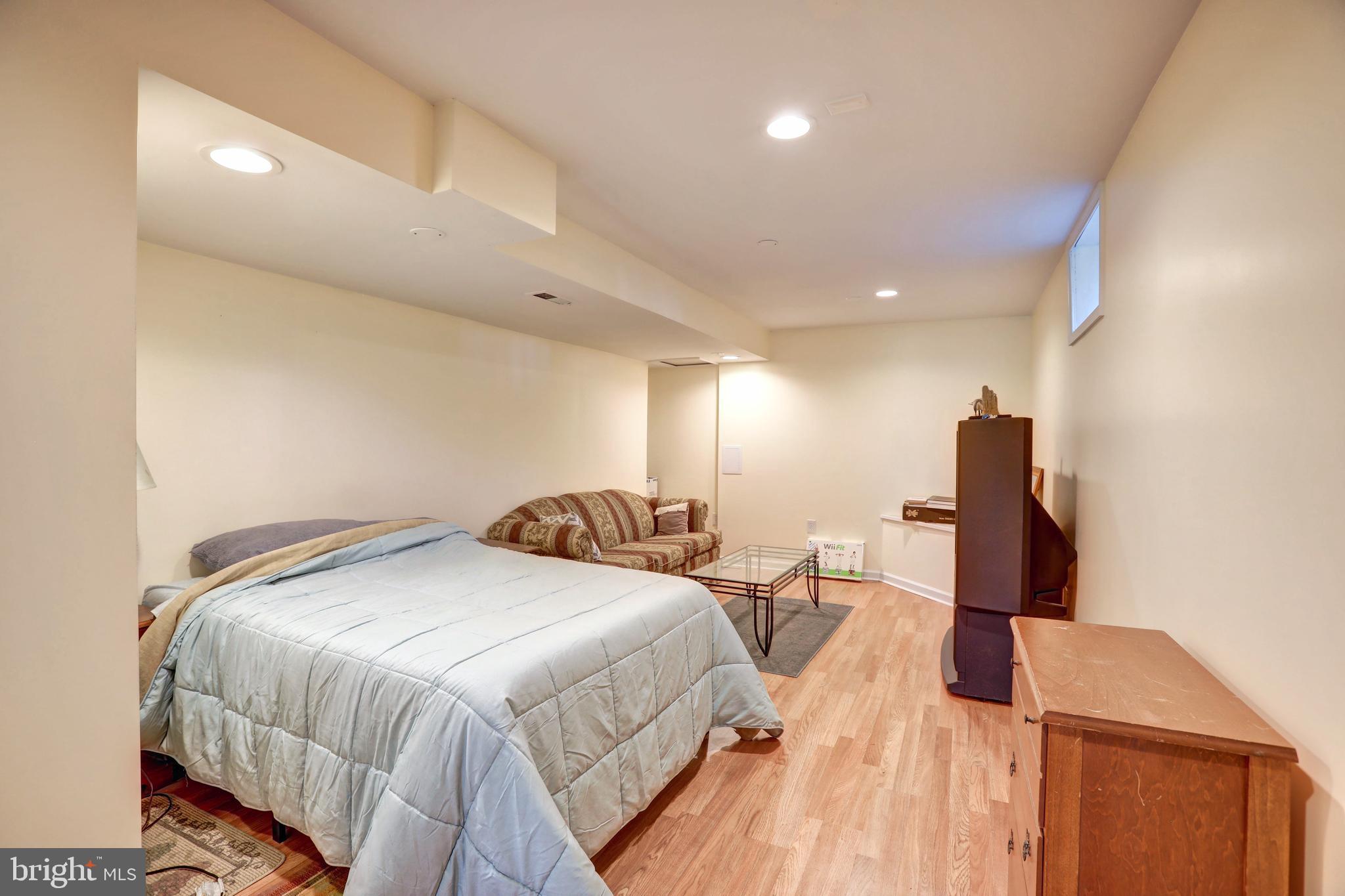 MEADOW BROOK - Residential