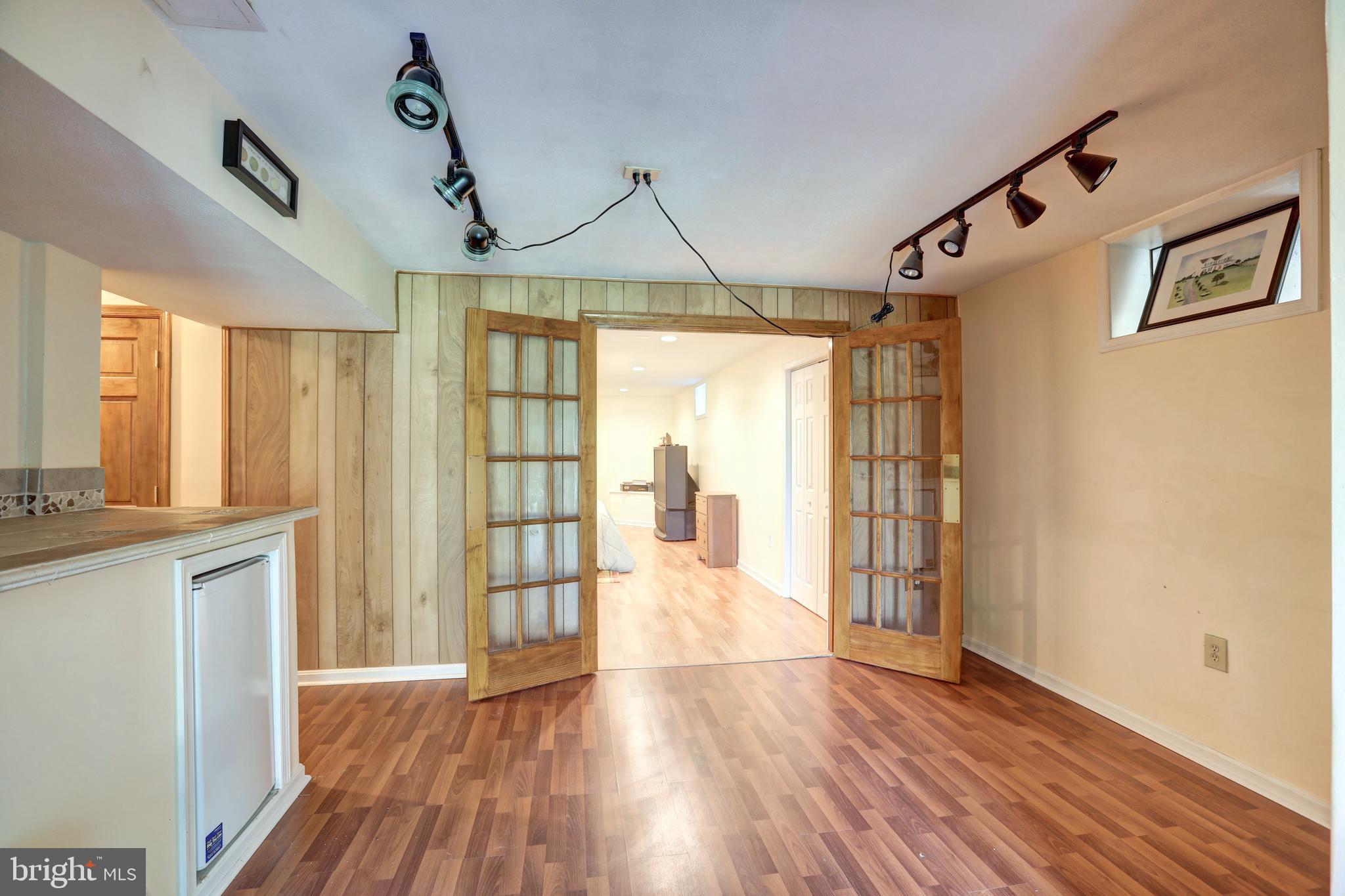 MEADOW BROOK - Residential