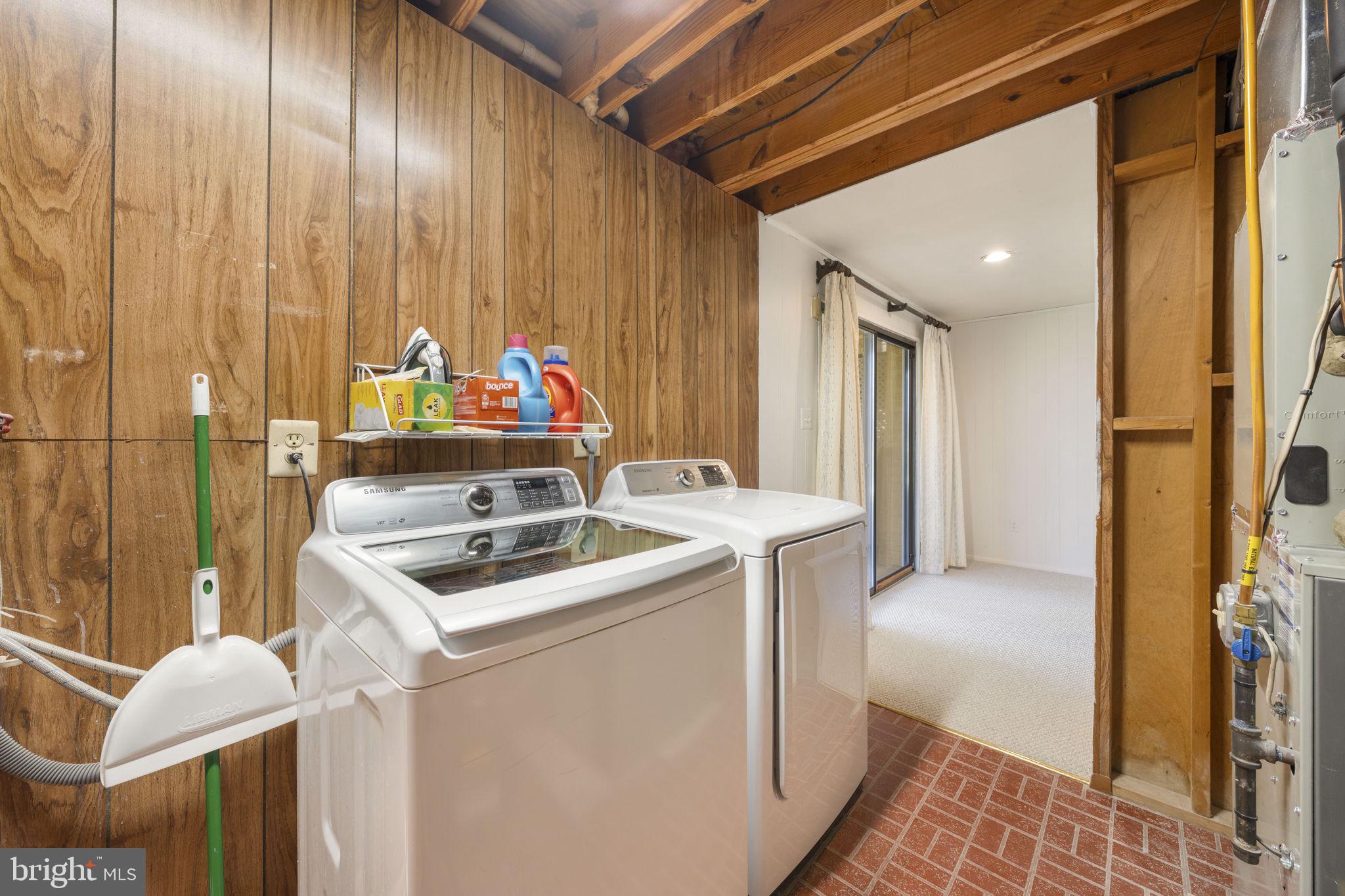 SIGNAL HILL - Residential