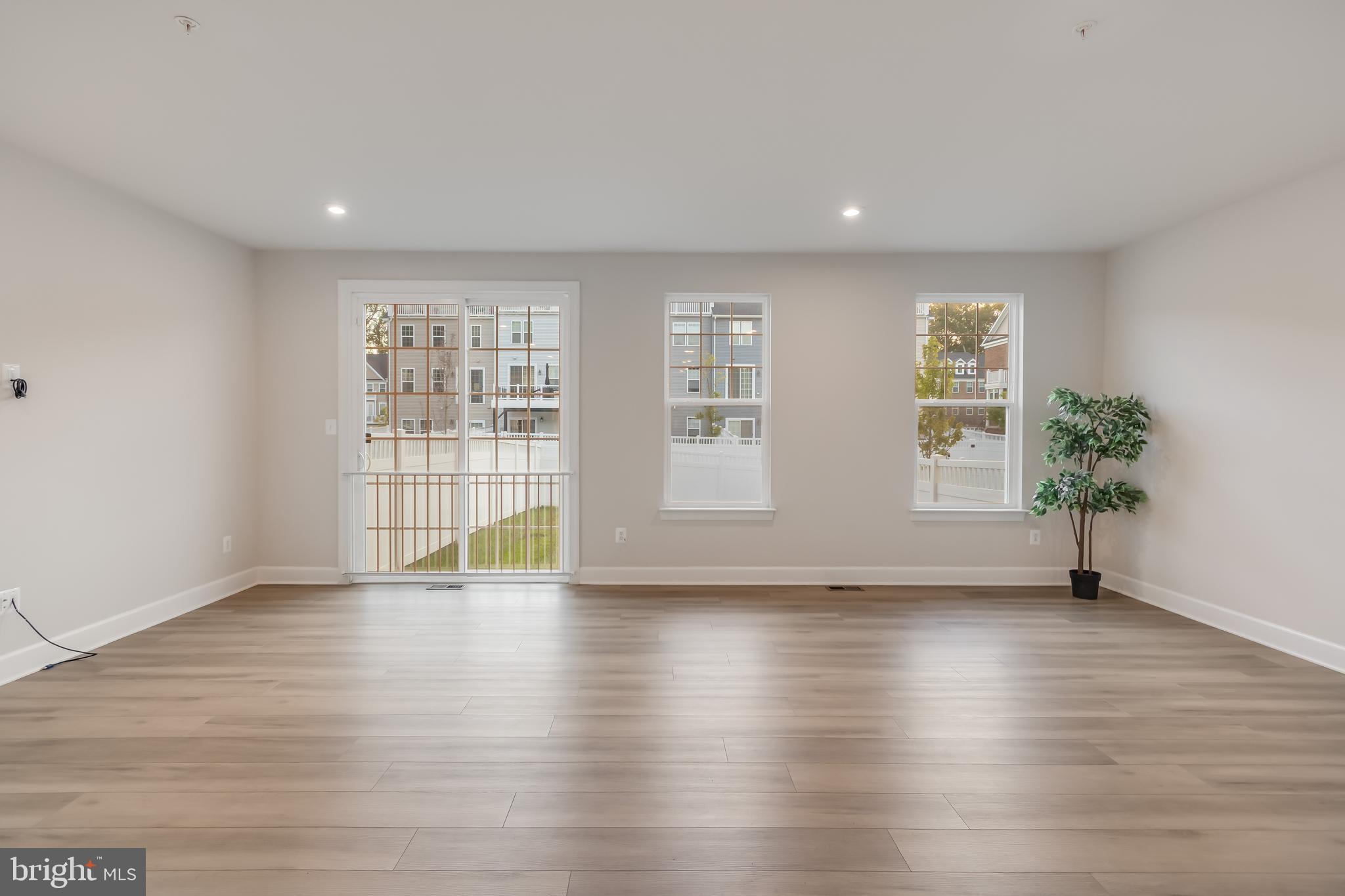 MARLBORO RIDGE - Residential