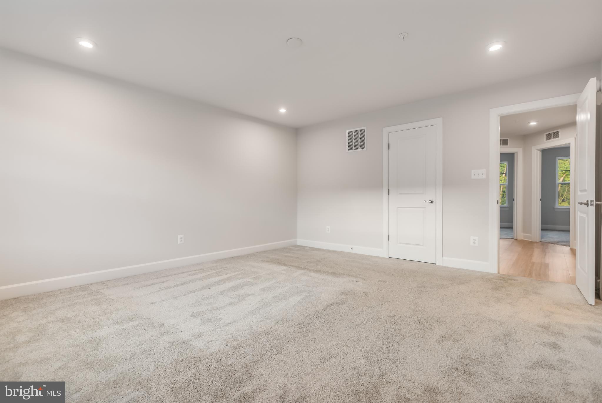 MARLBORO RIDGE - Residential