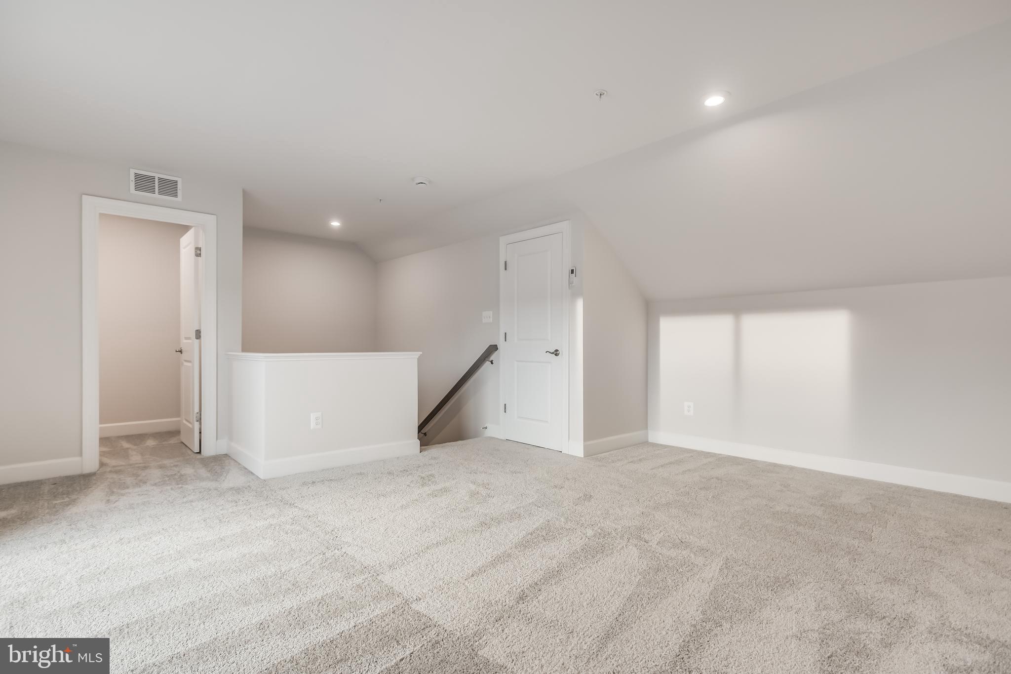 MARLBORO RIDGE - Residential