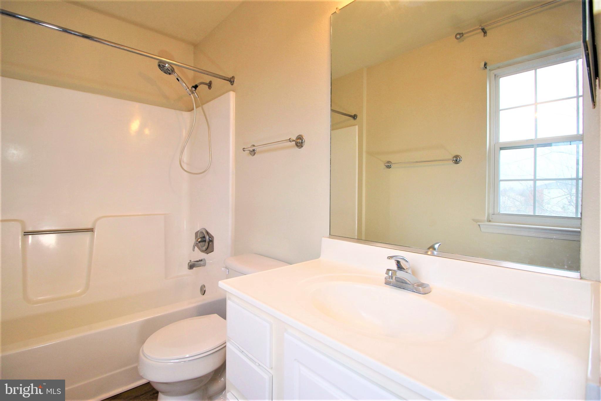 CEDAR LEE CONDOMINIUM - Residential Lease