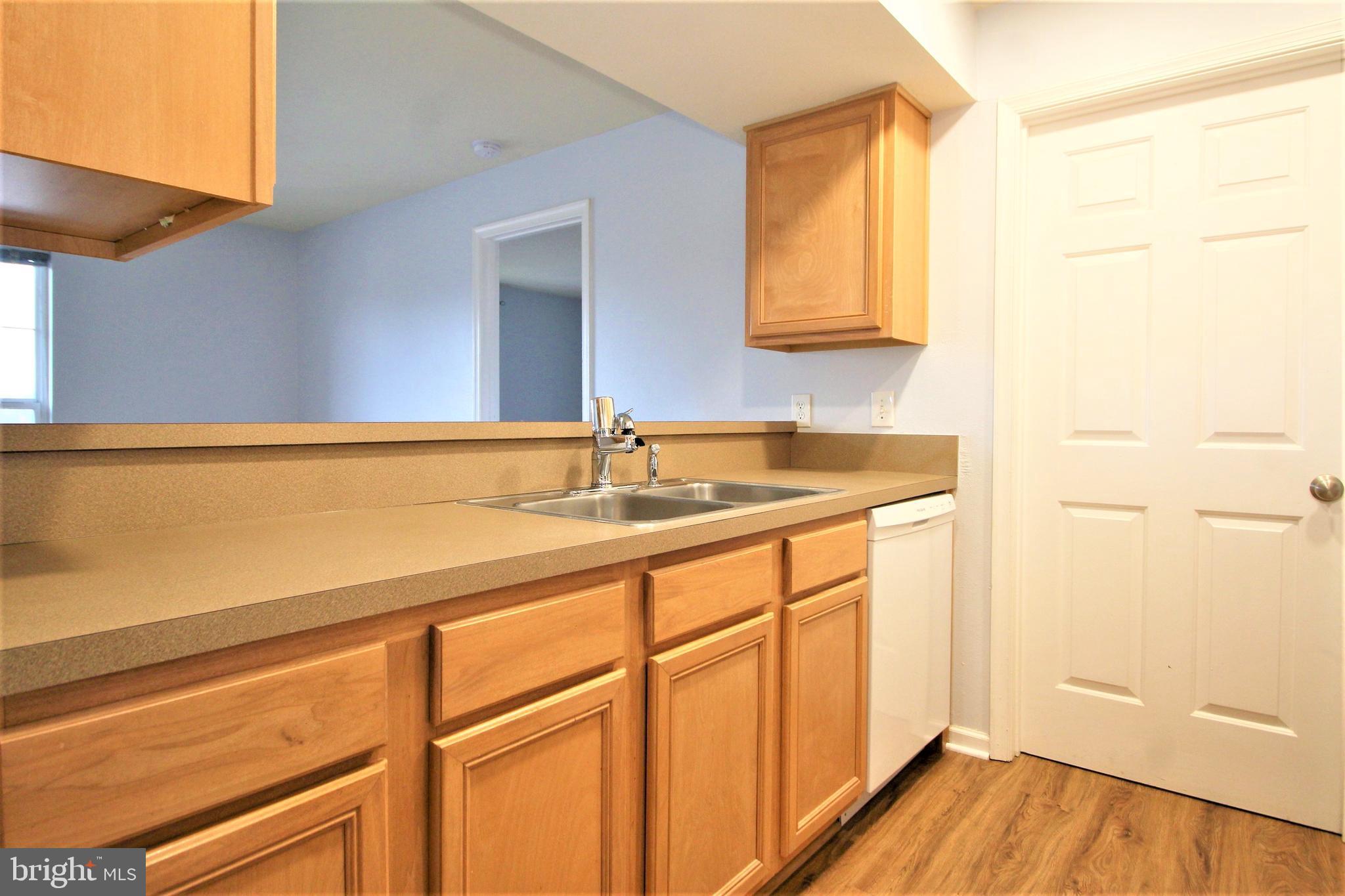 CEDAR LEE CONDOMINIUM - Residential Lease