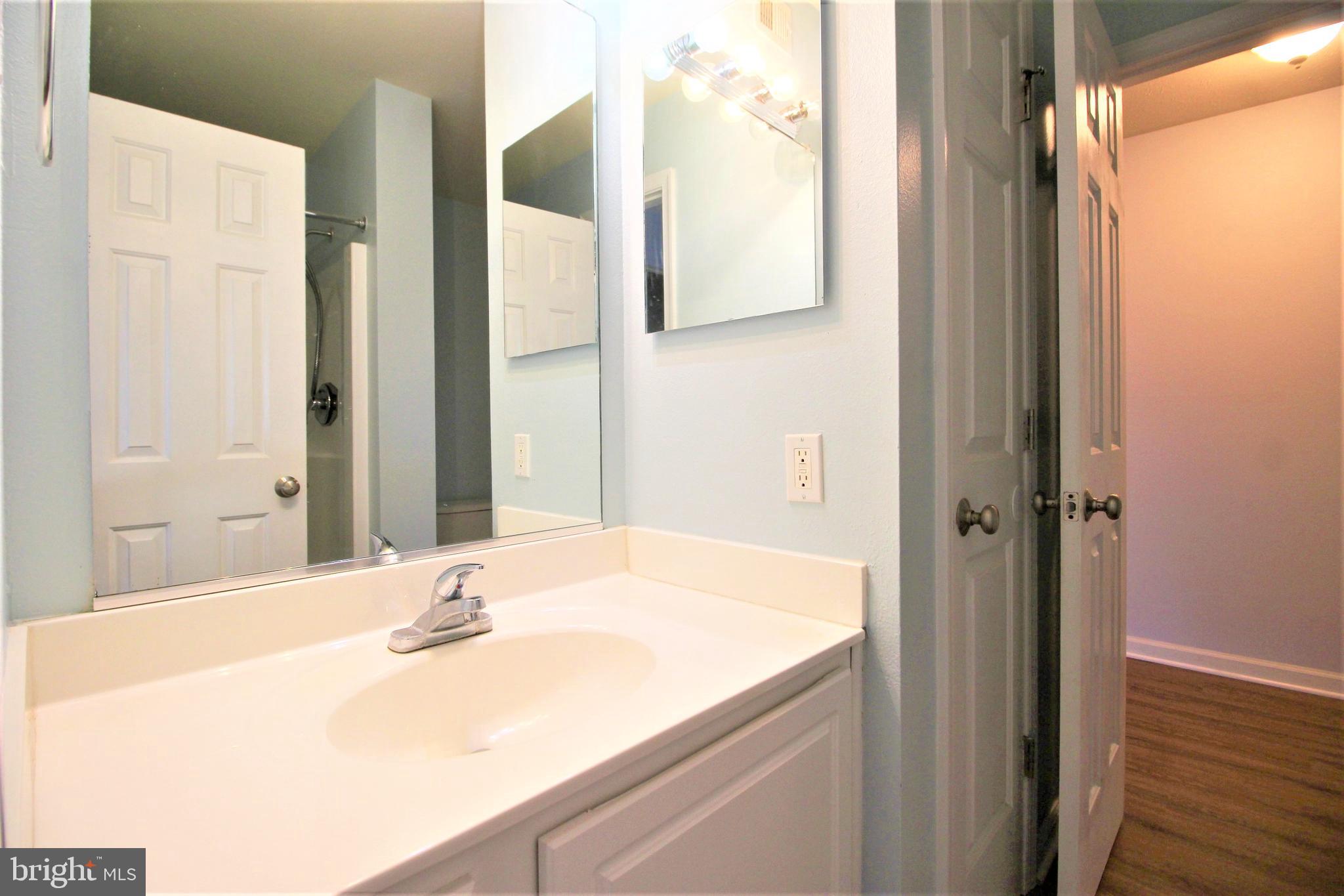 CEDAR LEE CONDOMINIUM - Residential Lease