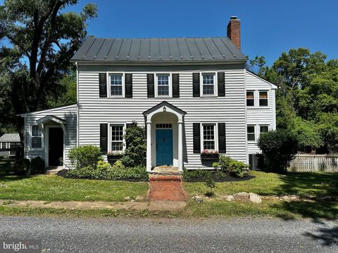 Photo of 1150 Poplar Row Ln, UPPERVILLE, VA 20184 (MLS # VAFQ2022412)