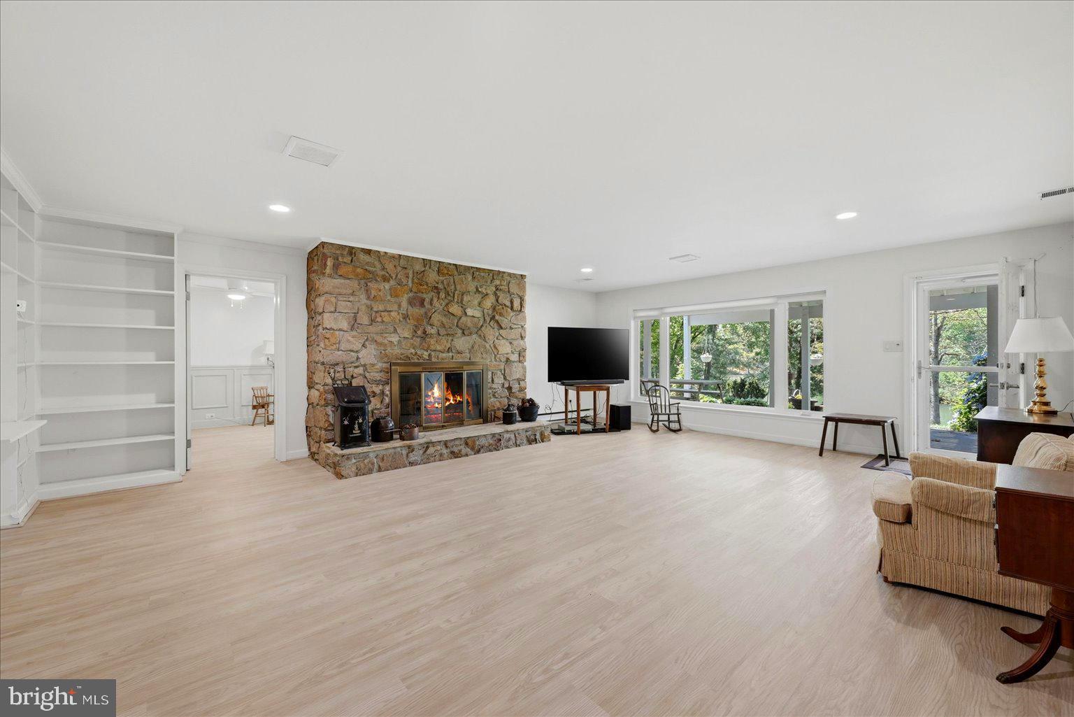 LAKE SERENE - Residential