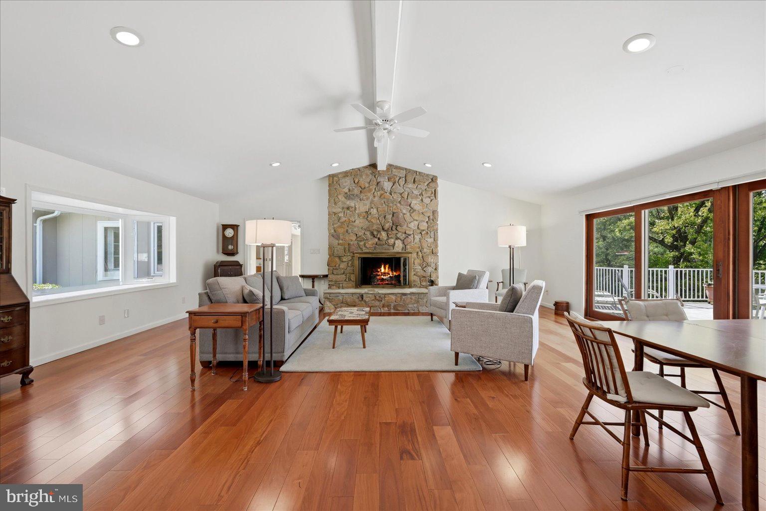 LAKE SERENE - Residential