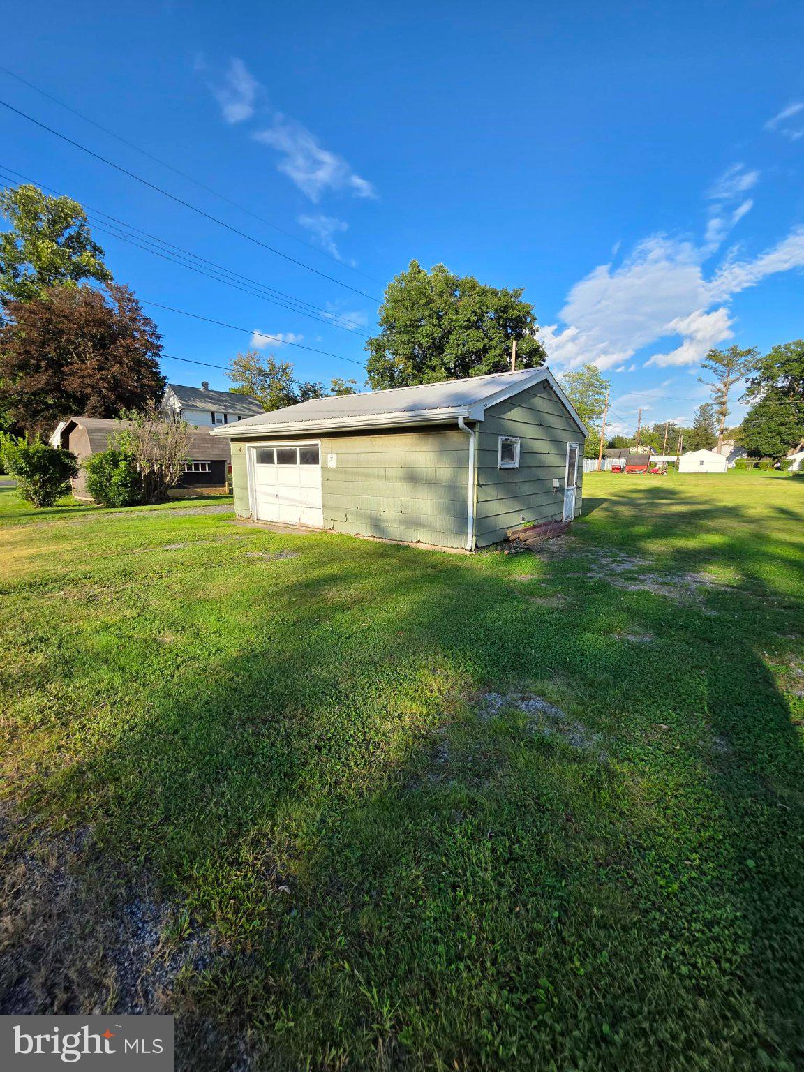 7487 HEMLOCK STREET