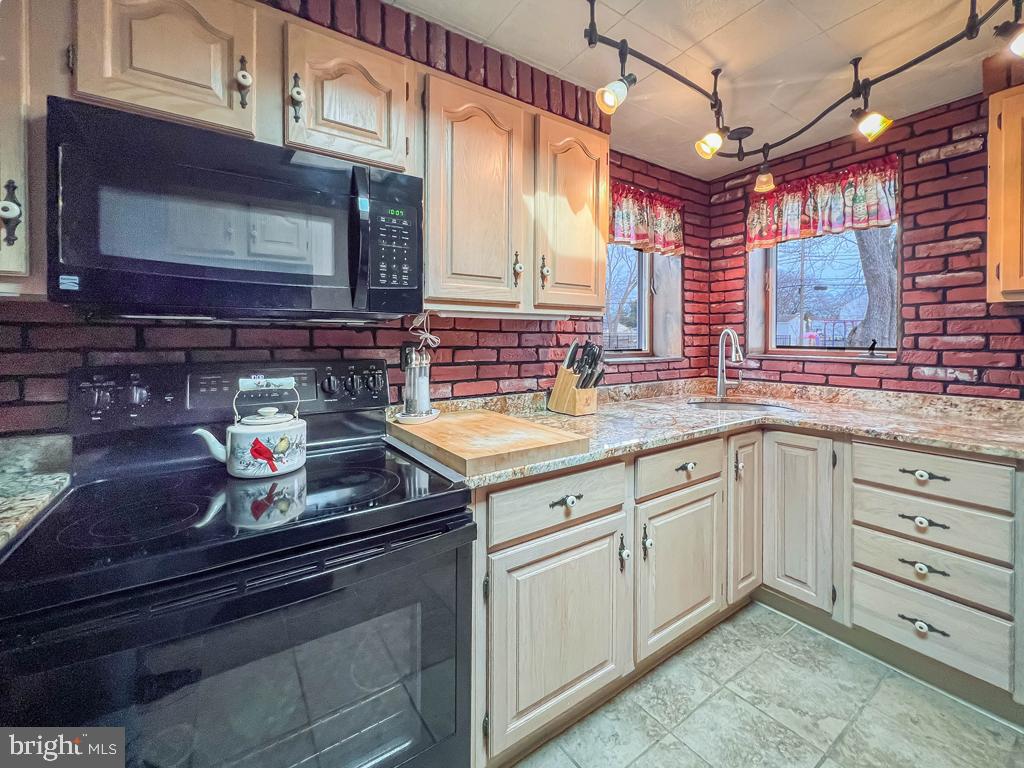 HALLOWELL - Residential