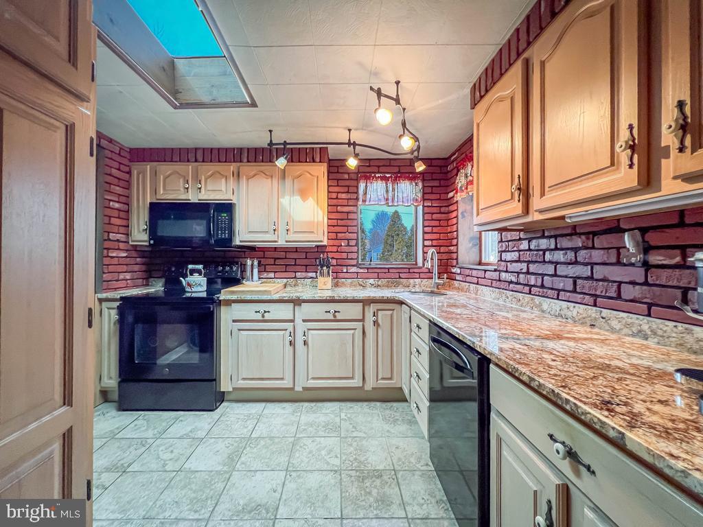 HALLOWELL - Residential