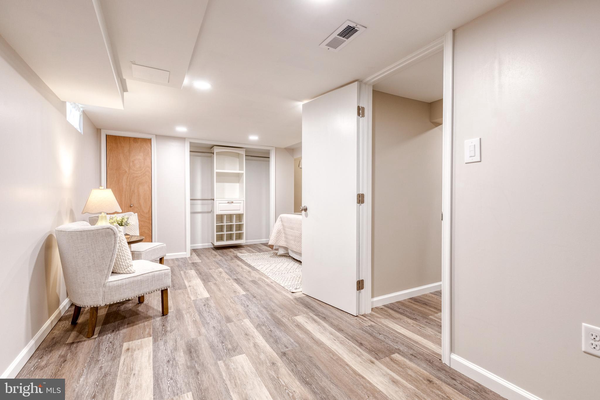 COLONIAL GARDENS - Residential