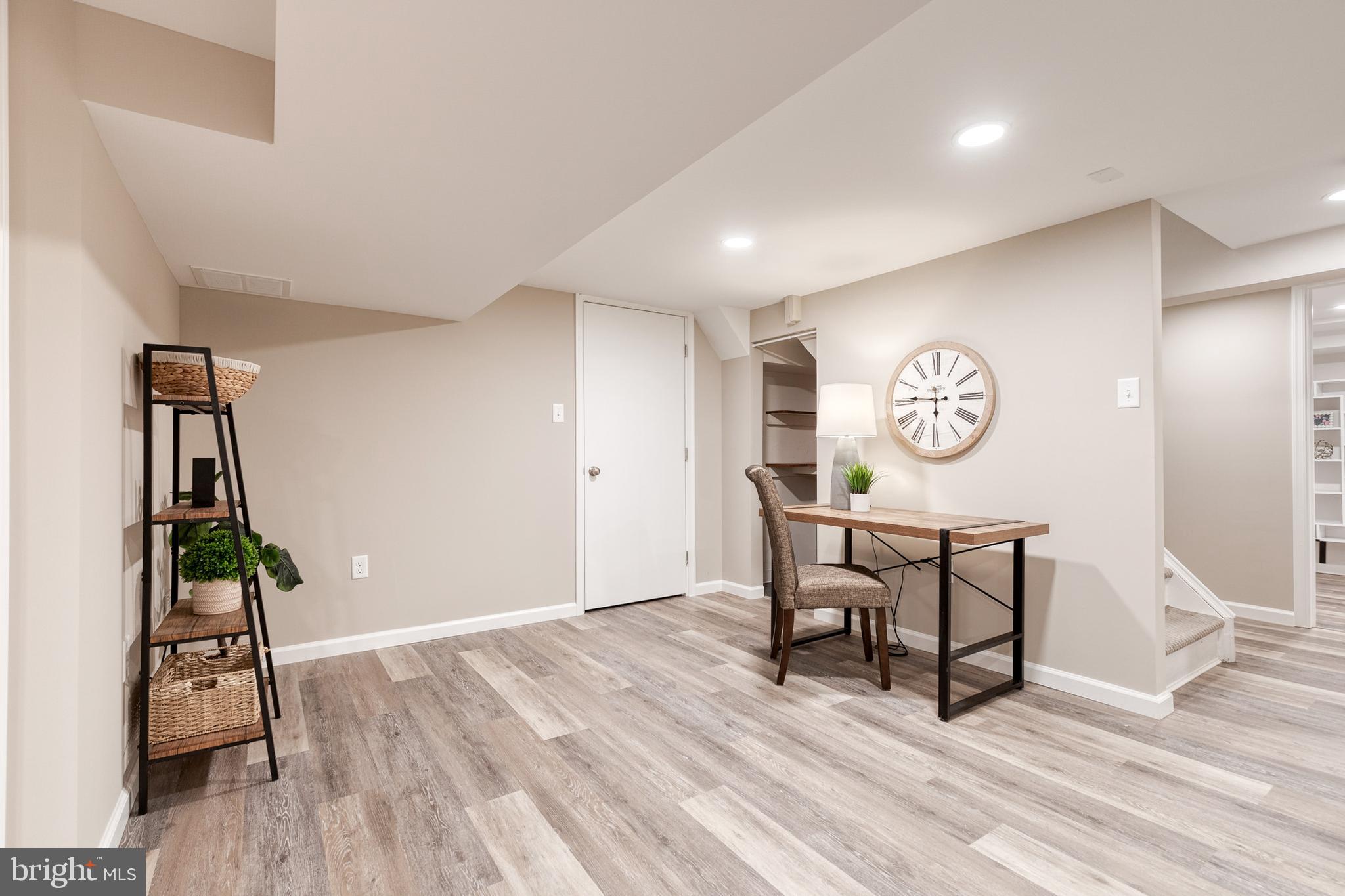 COLONIAL GARDENS - Residential