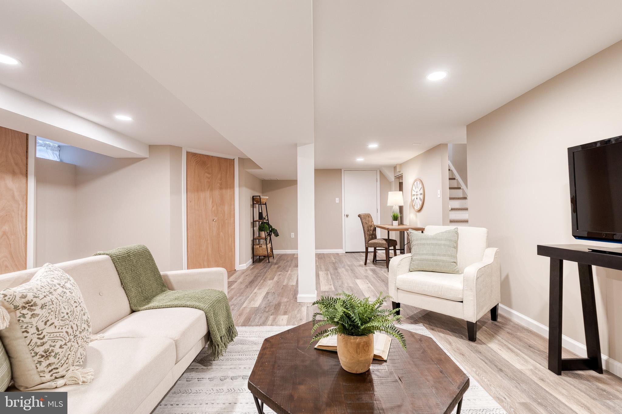 COLONIAL GARDENS - Residential