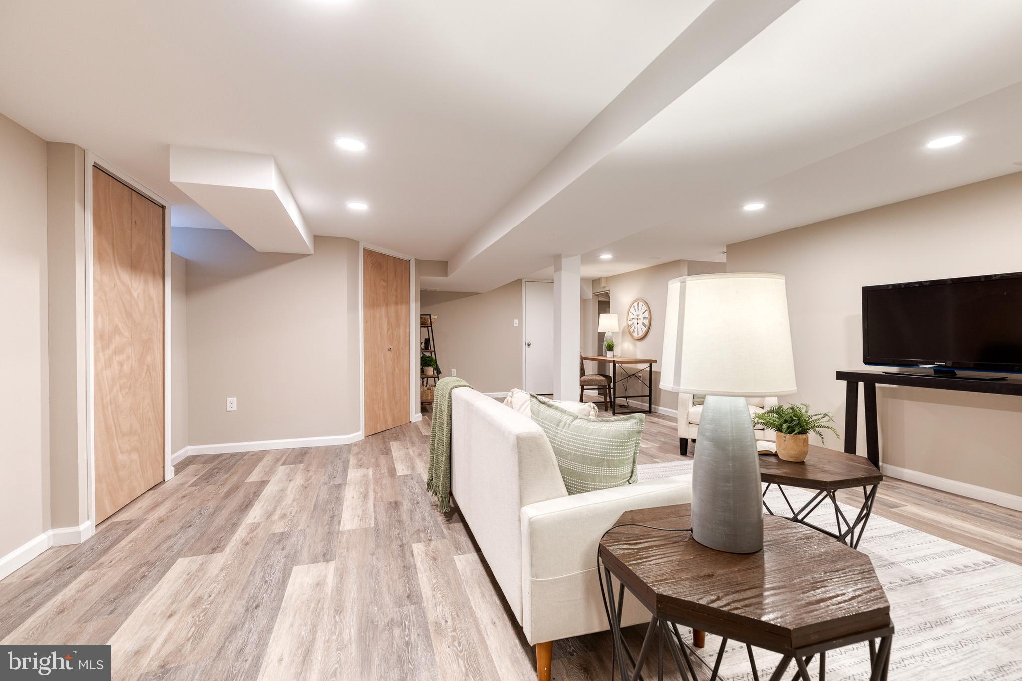 COLONIAL GARDENS - Residential