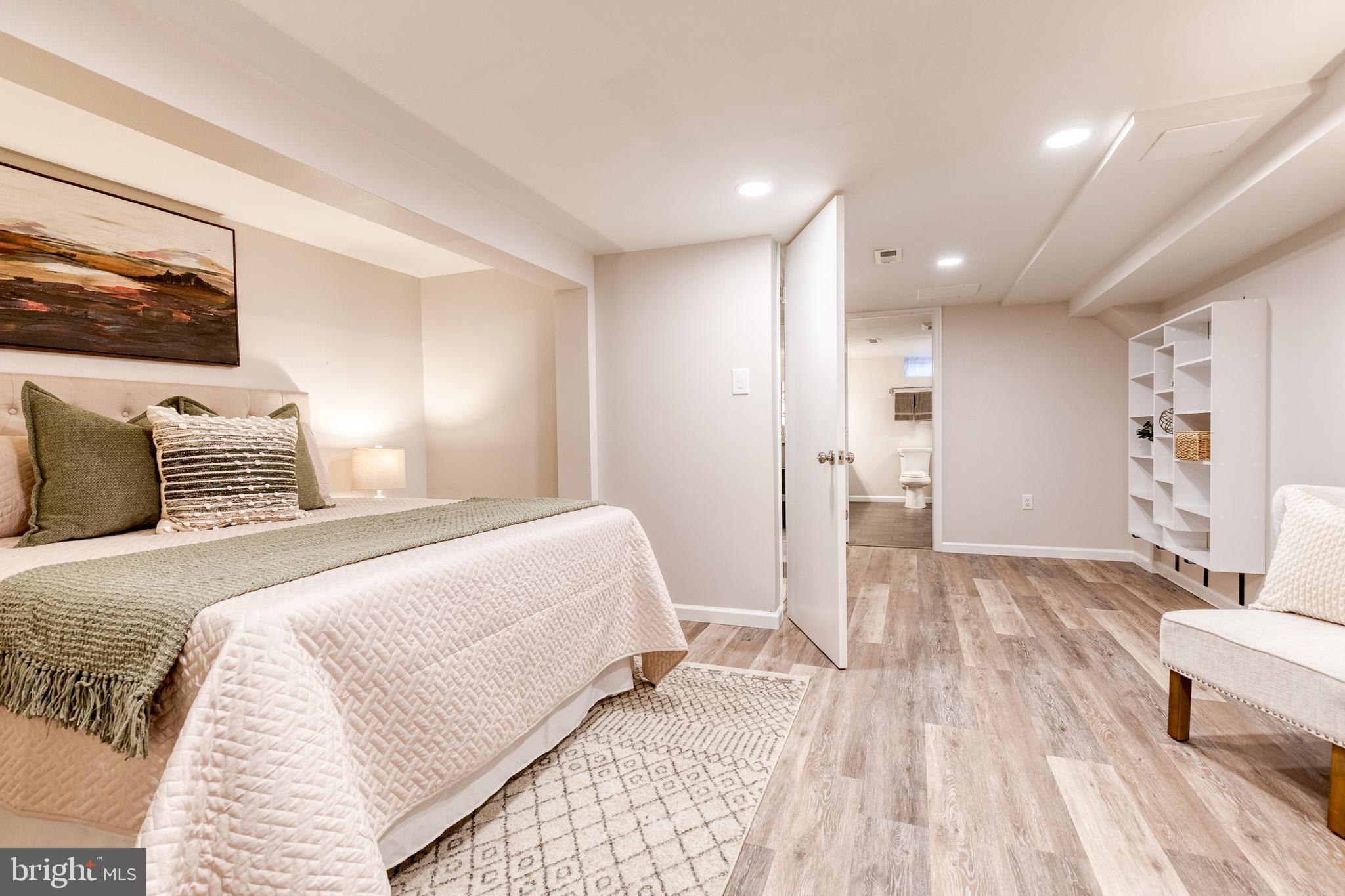 COLONIAL GARDENS - Residential