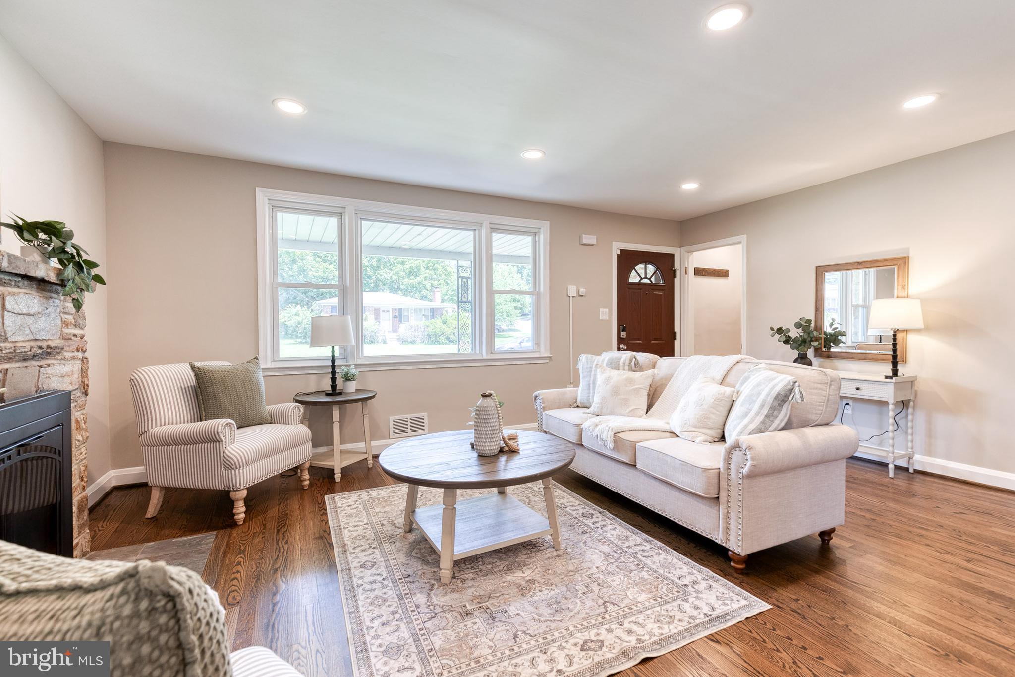 COLONIAL GARDENS - Residential